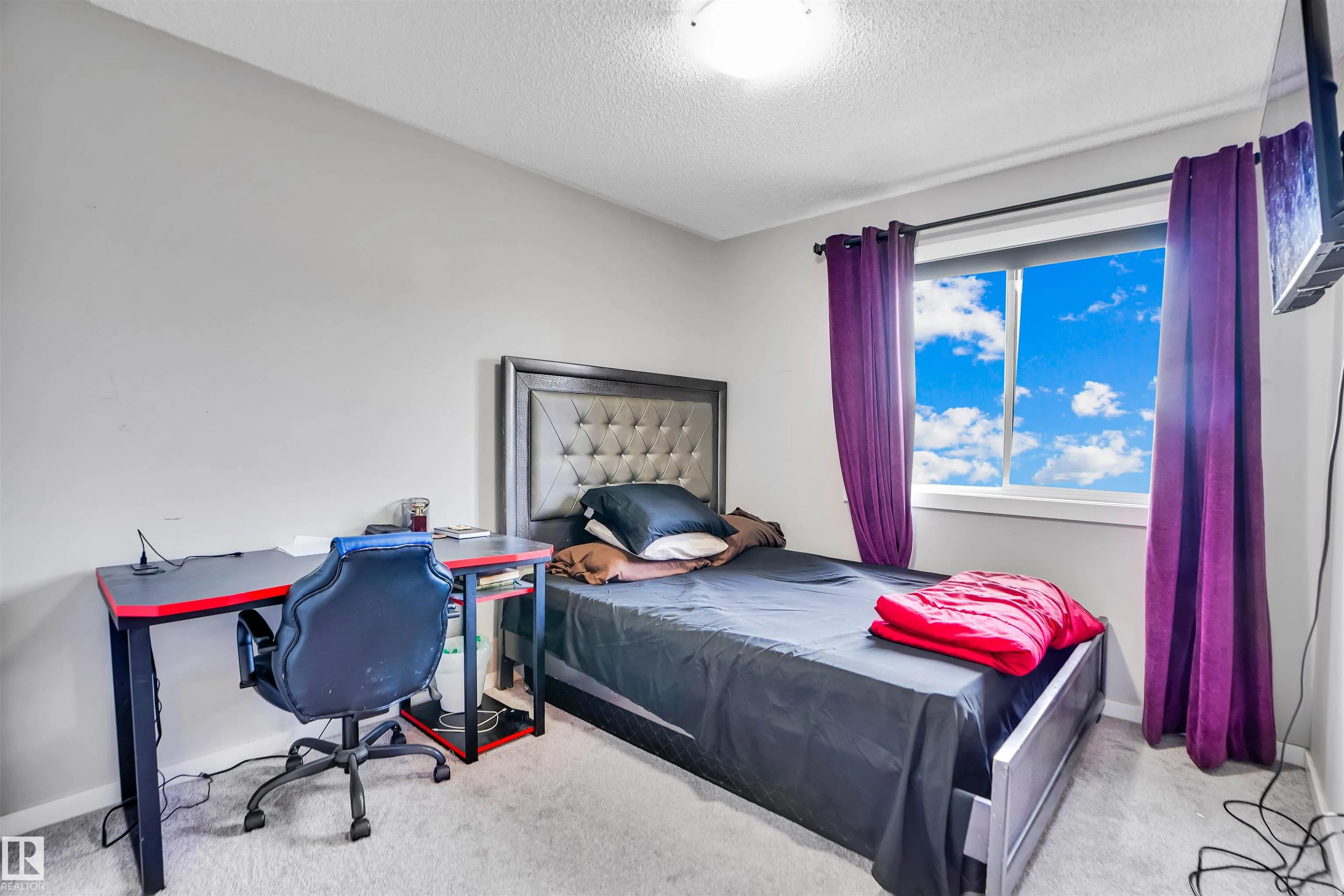 266 CHARLESWORTH Drive