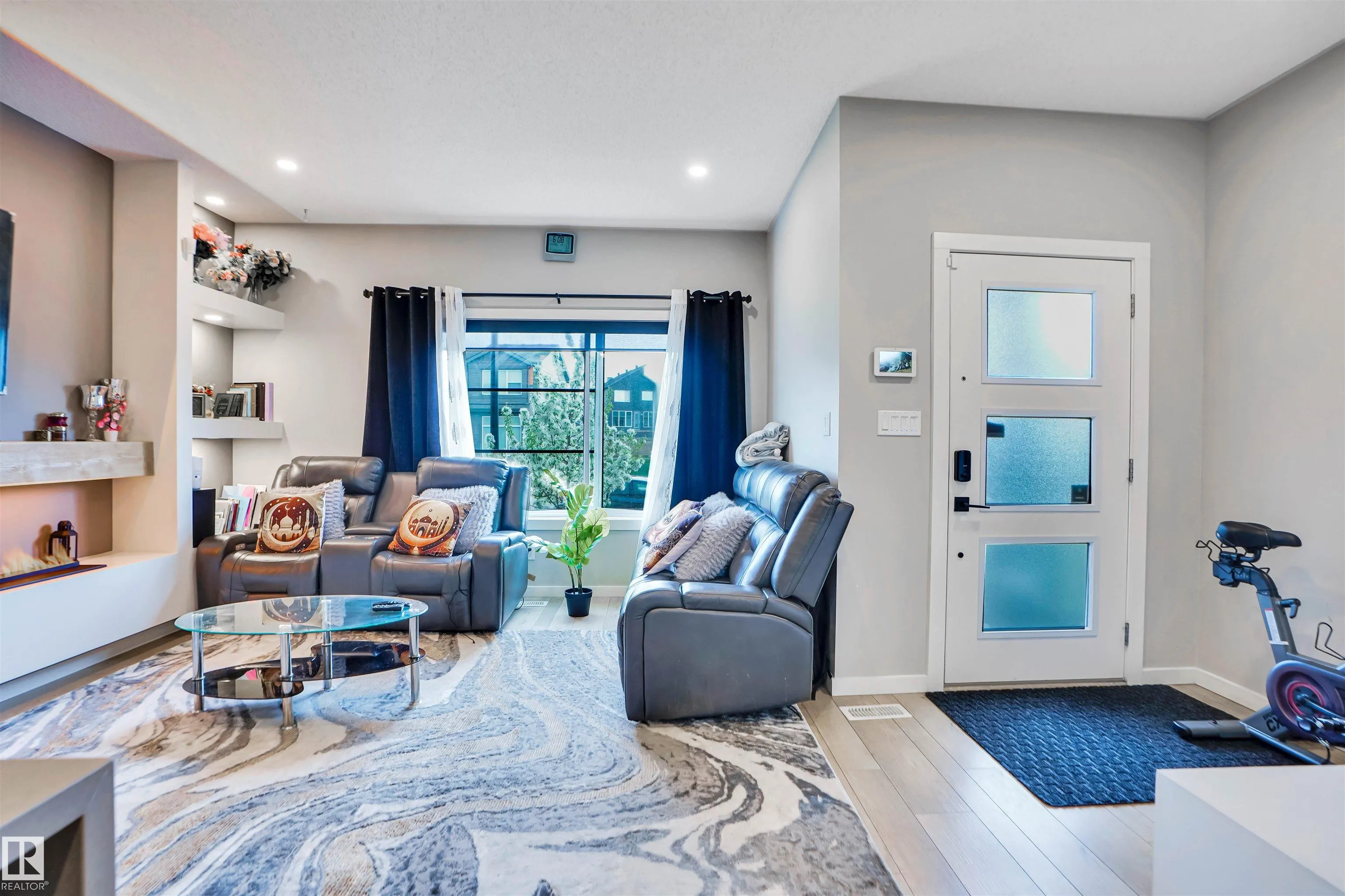 266 CHARLESWORTH Drive