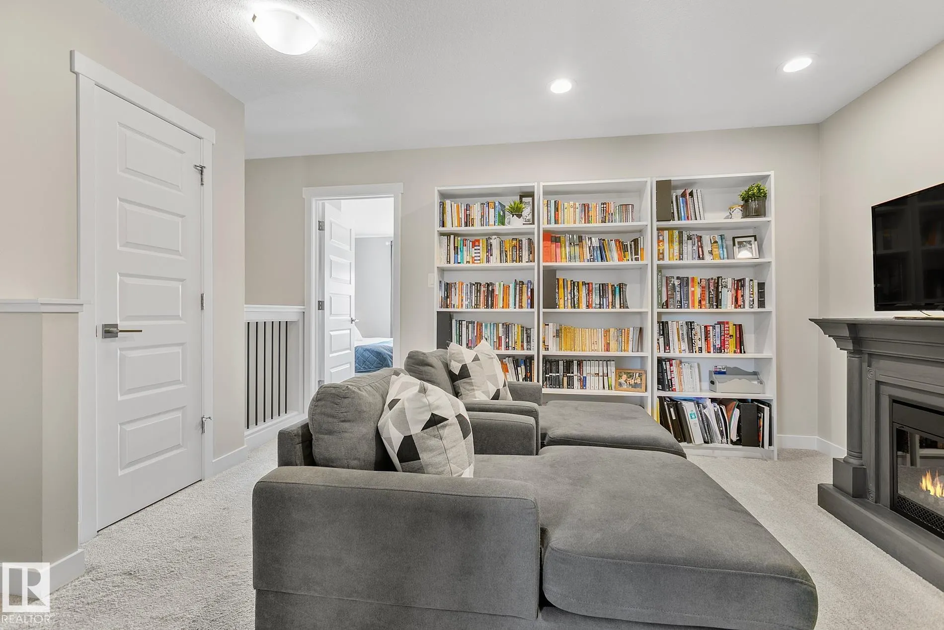 7419 CREIGHTON Place