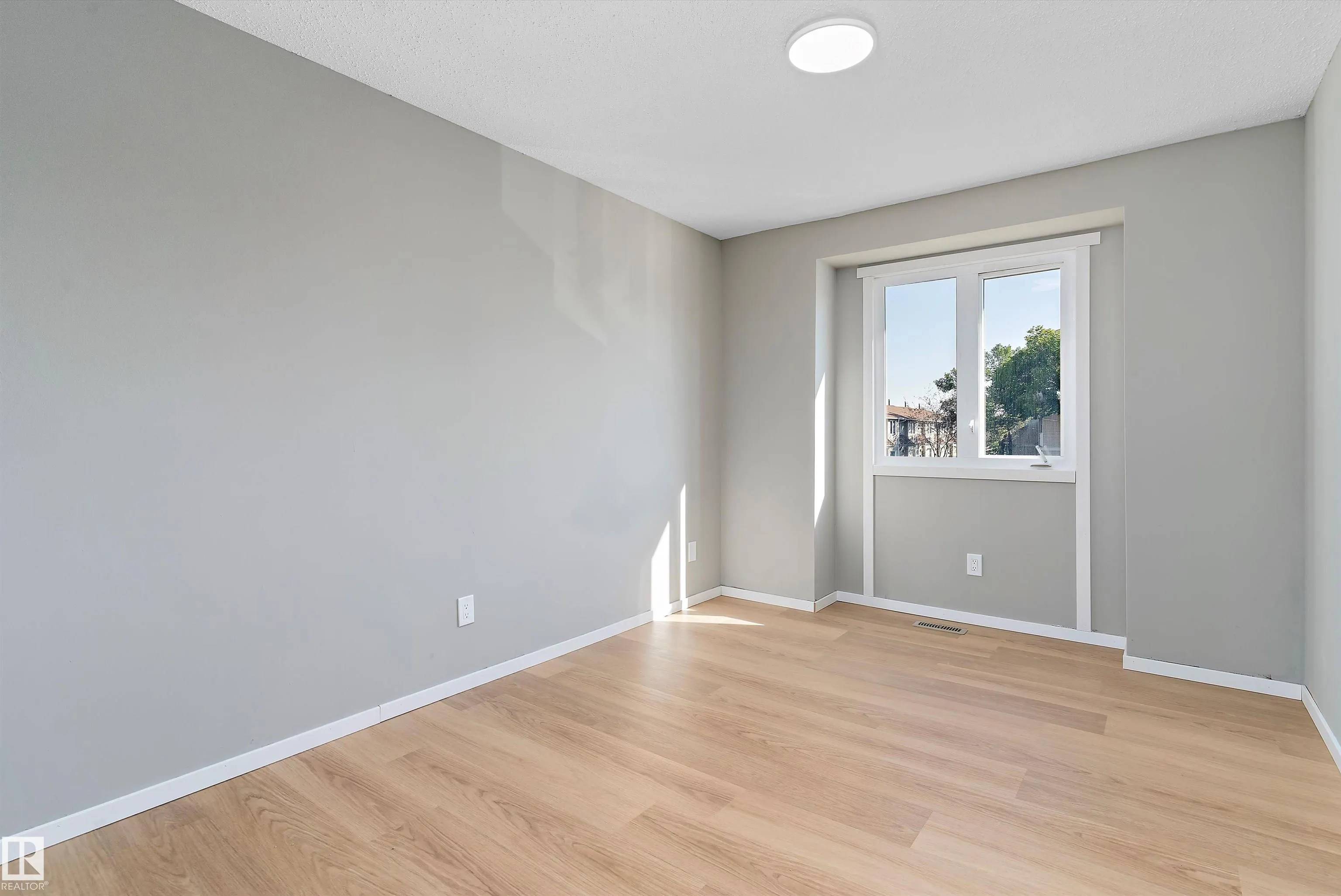 467 DUNLUCE Road