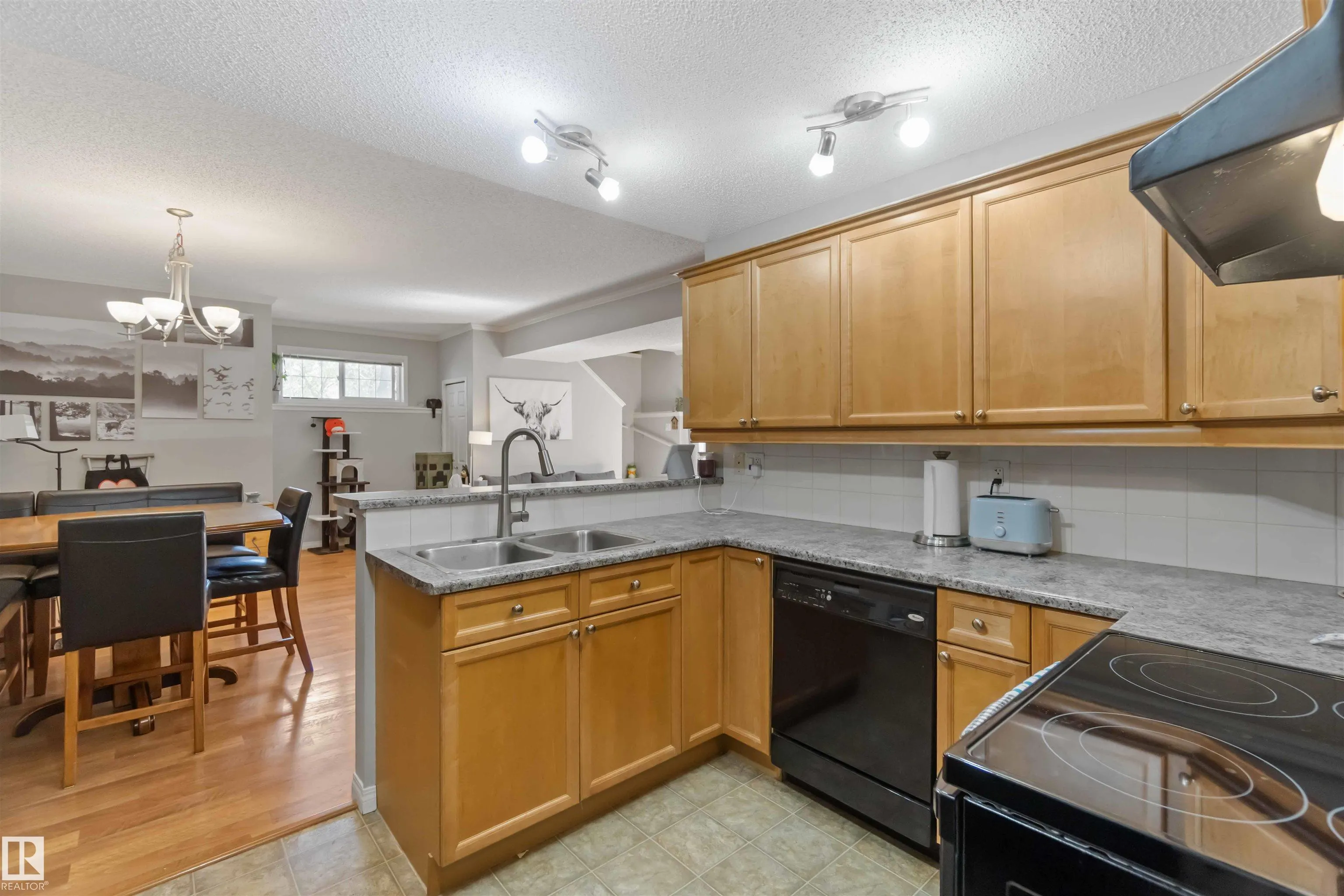79 BELLEROSE Drive