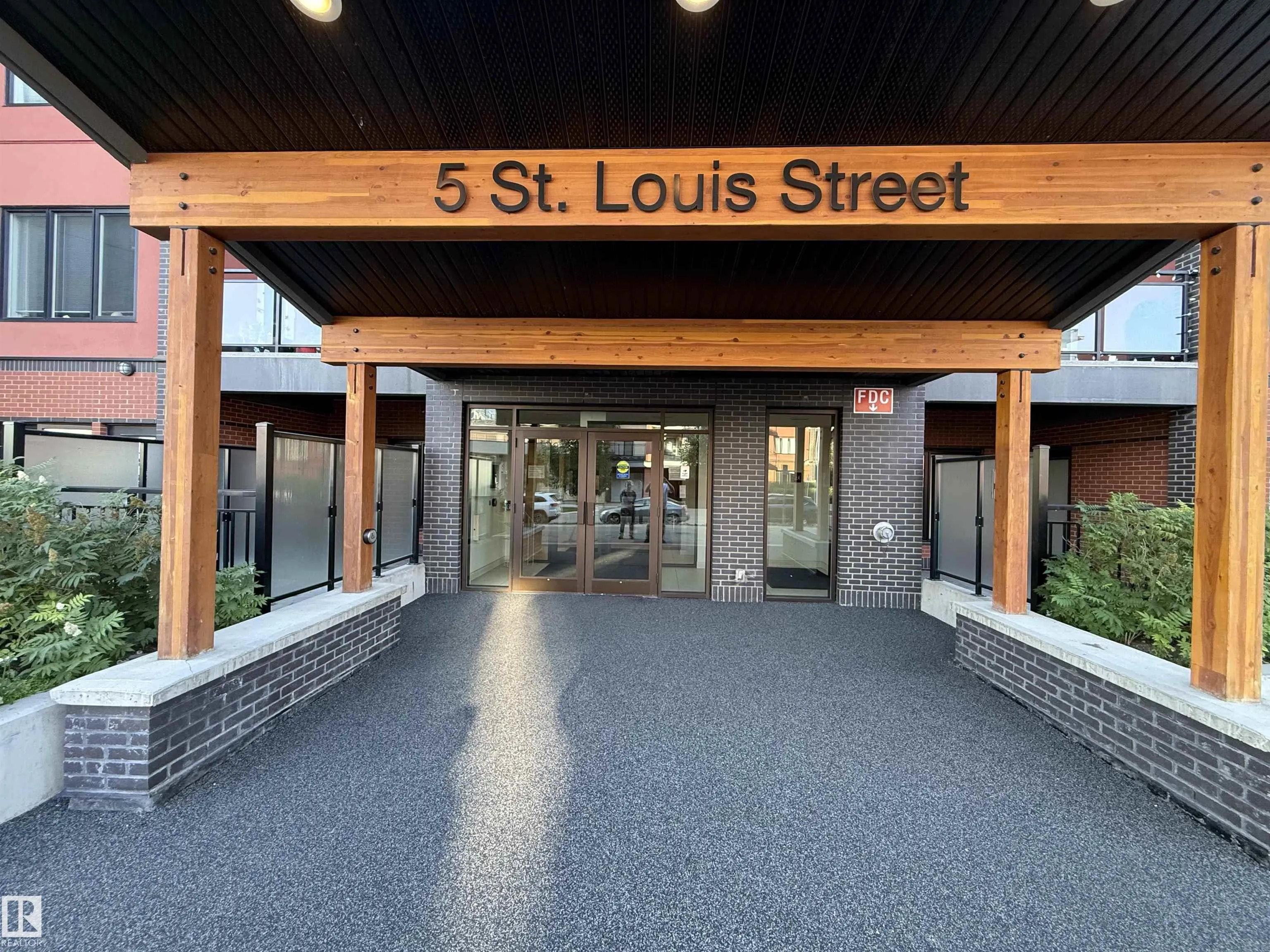 5 ST LOUIS Street