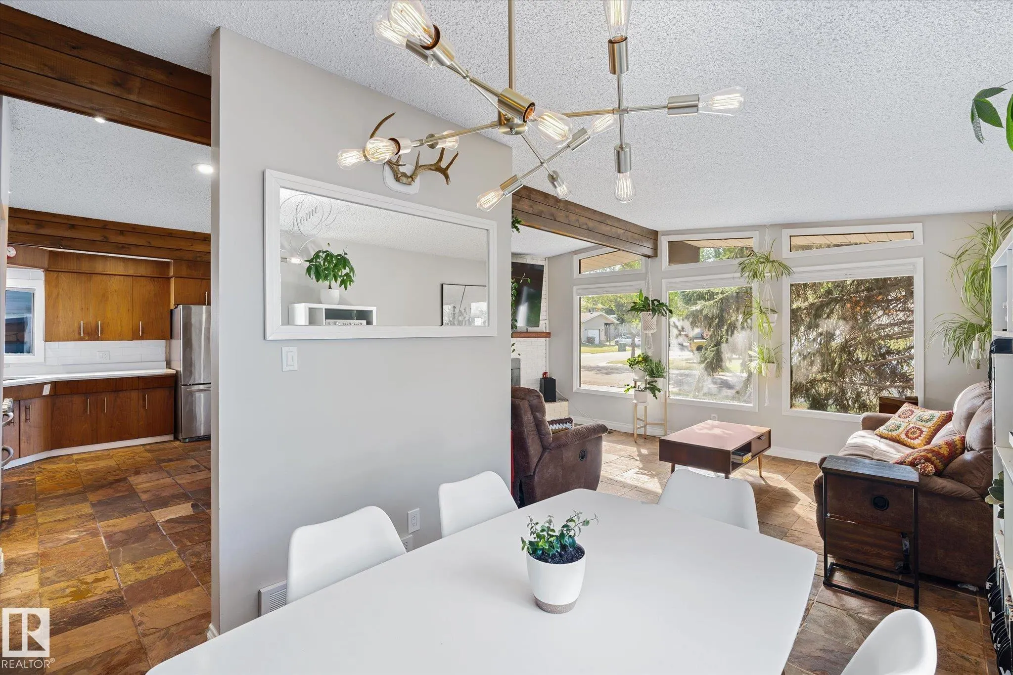 31 LORRAINE Crescent