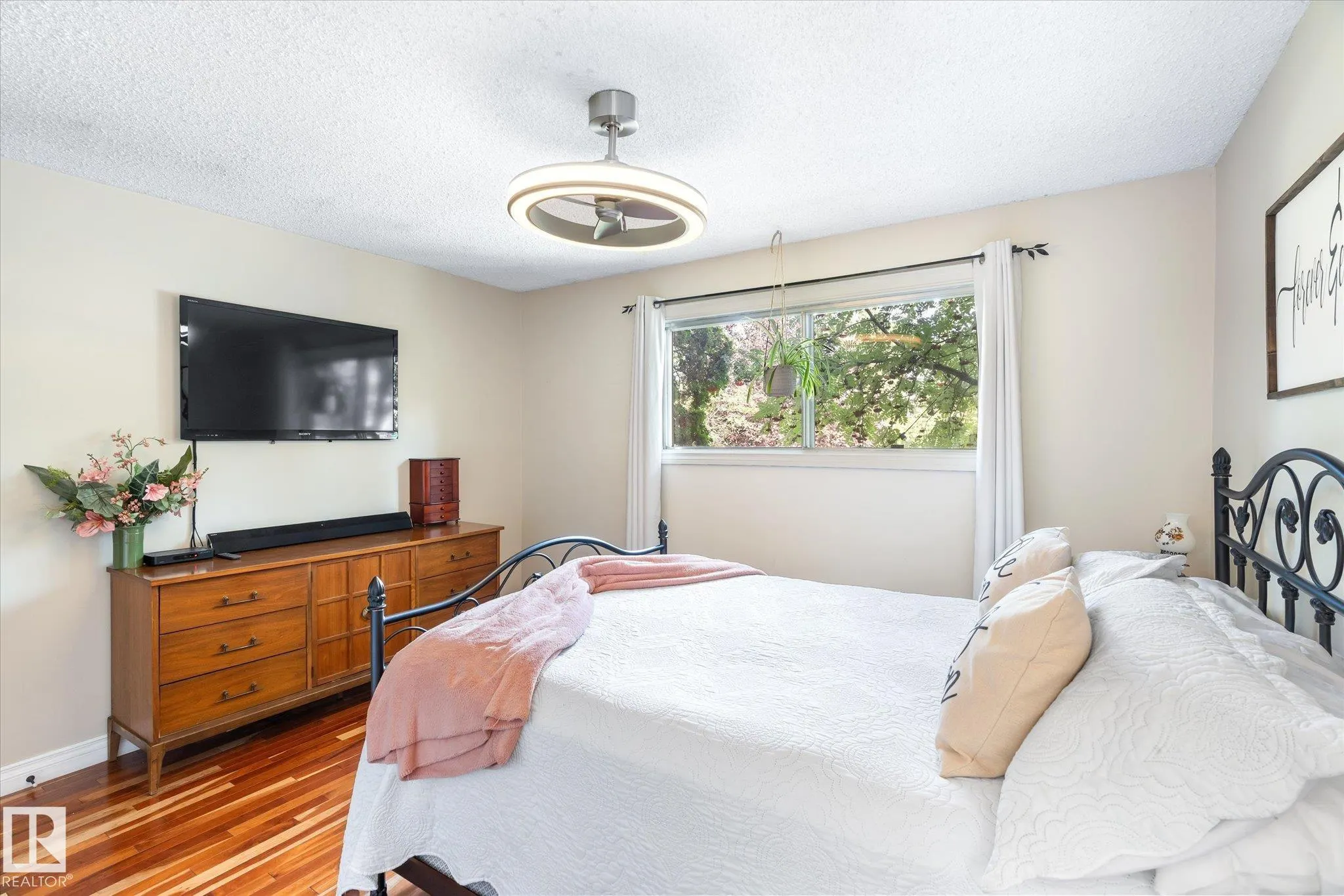 31 LORRAINE Crescent
