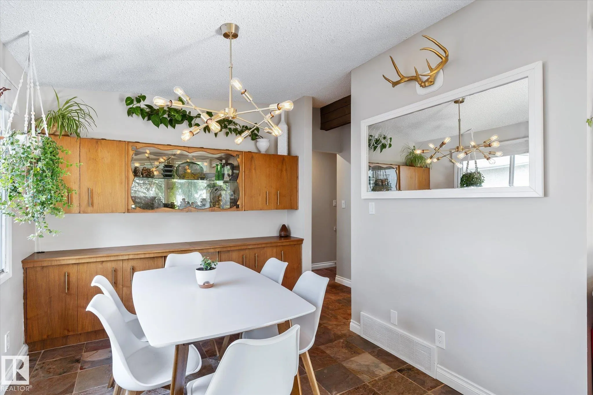 31 LORRAINE Crescent