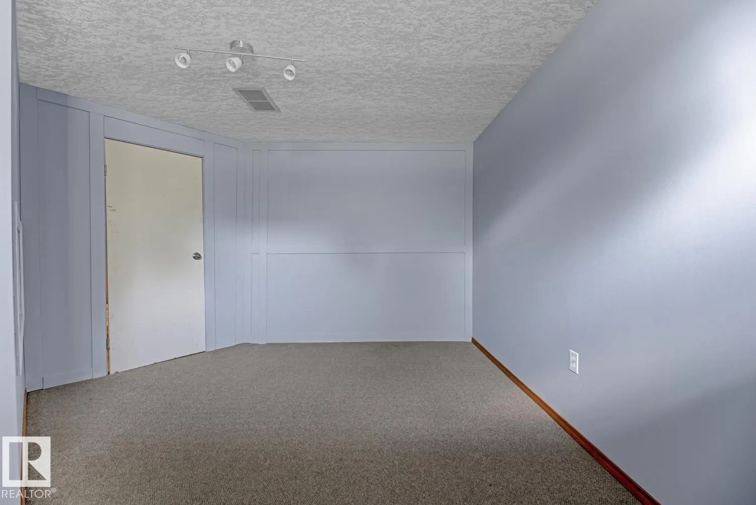44 ATTWOOD Drive