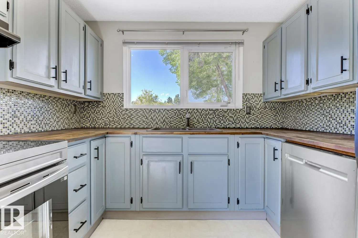 44 ATTWOOD Drive