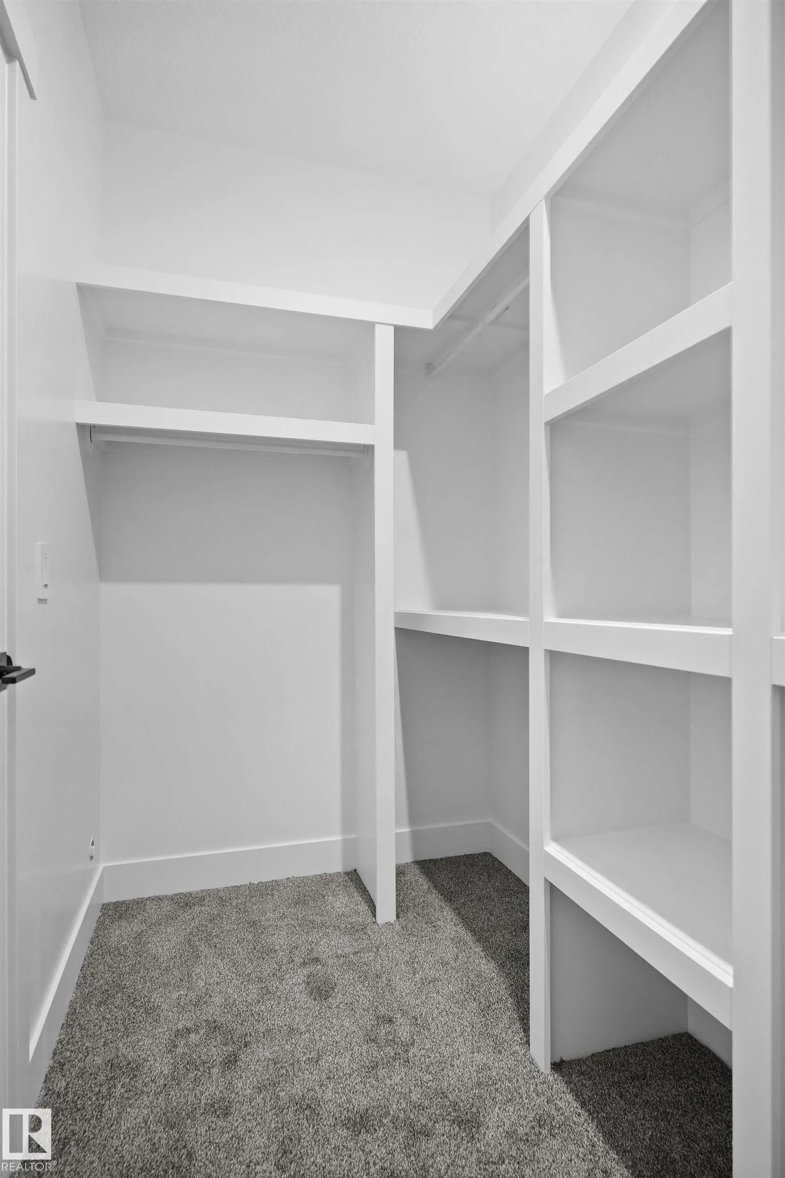 233 LINDEN Loop