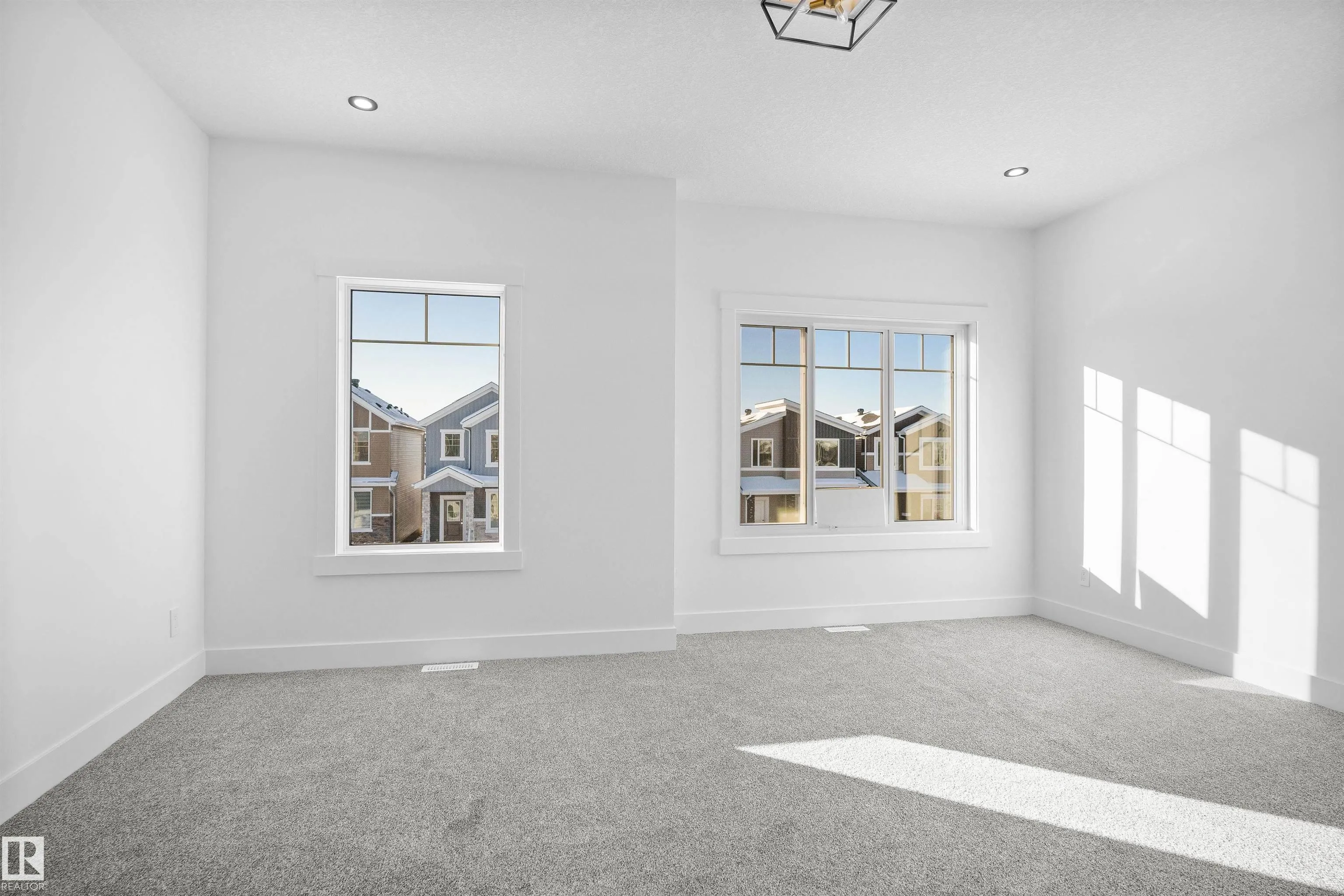 233 LINDEN Loop
