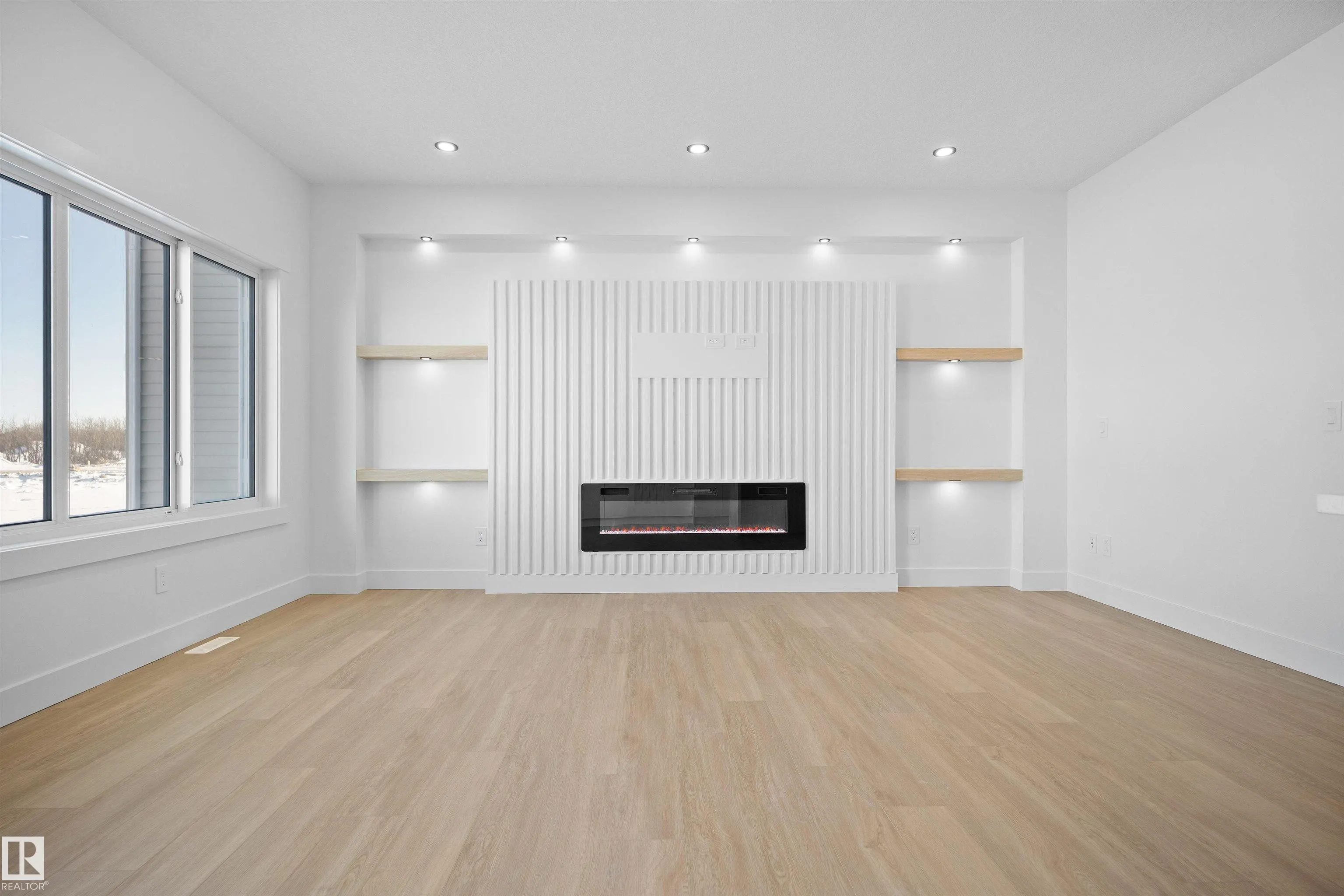 233 LINDEN Loop