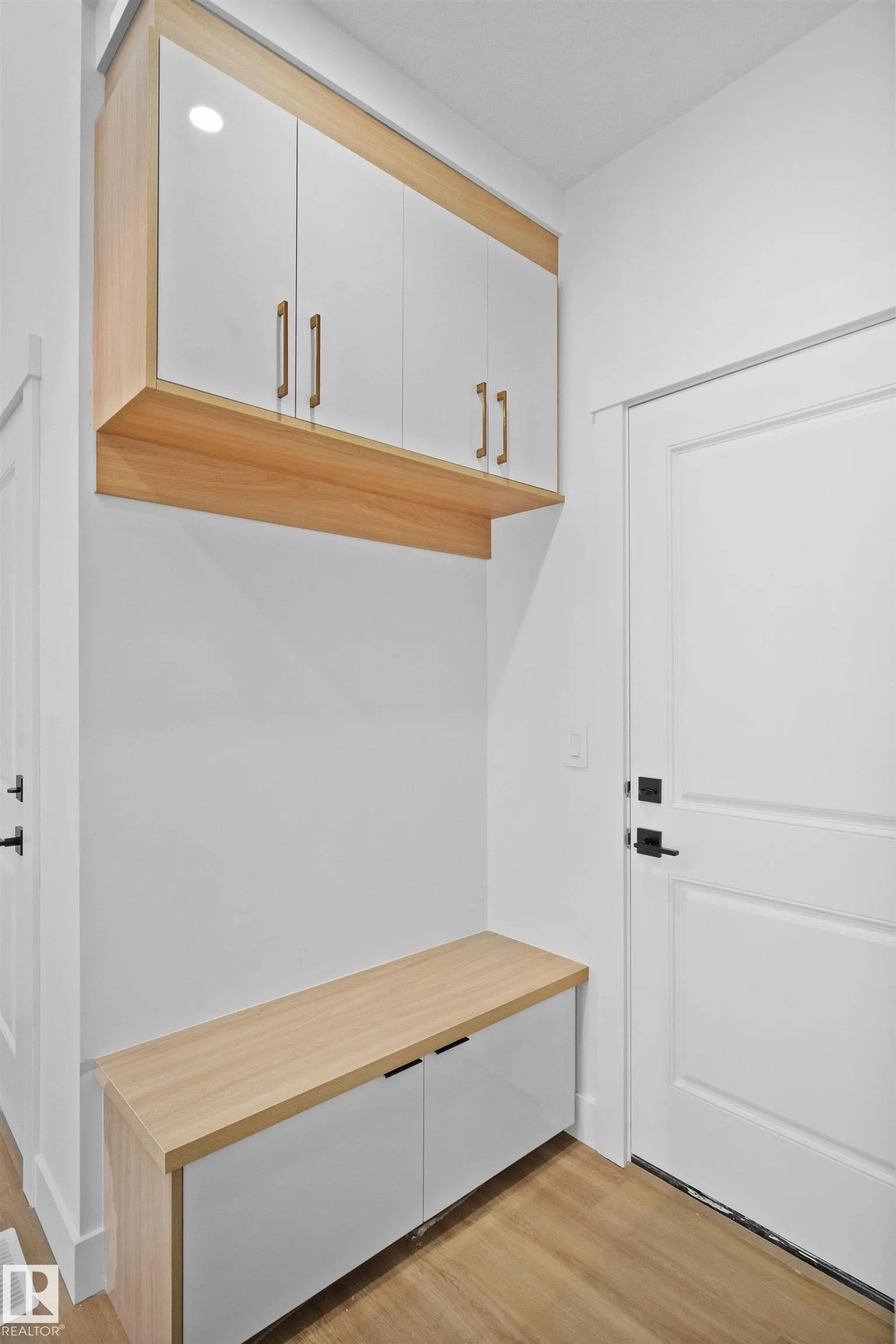 233 LINDEN Loop