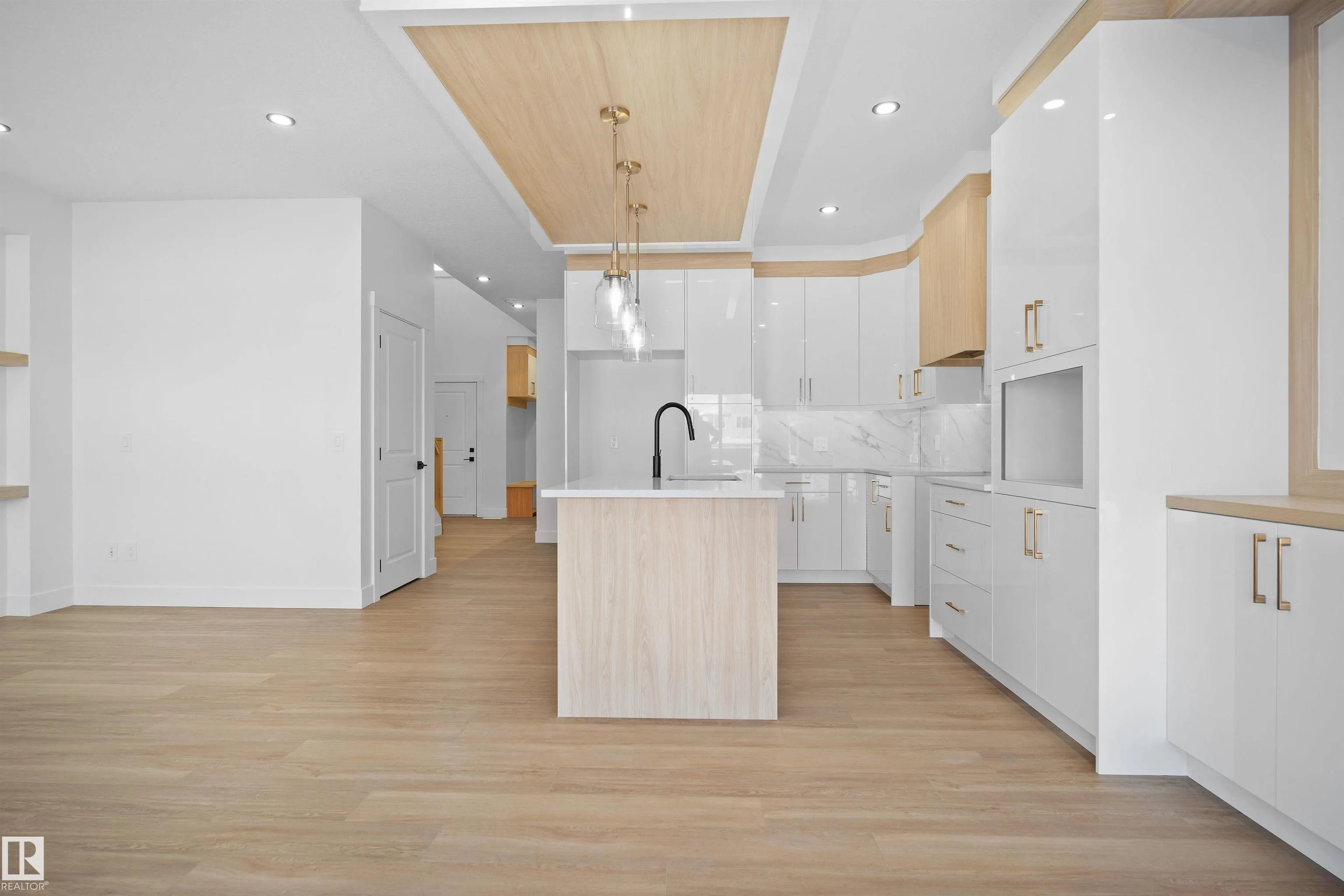 233 LINDEN Loop