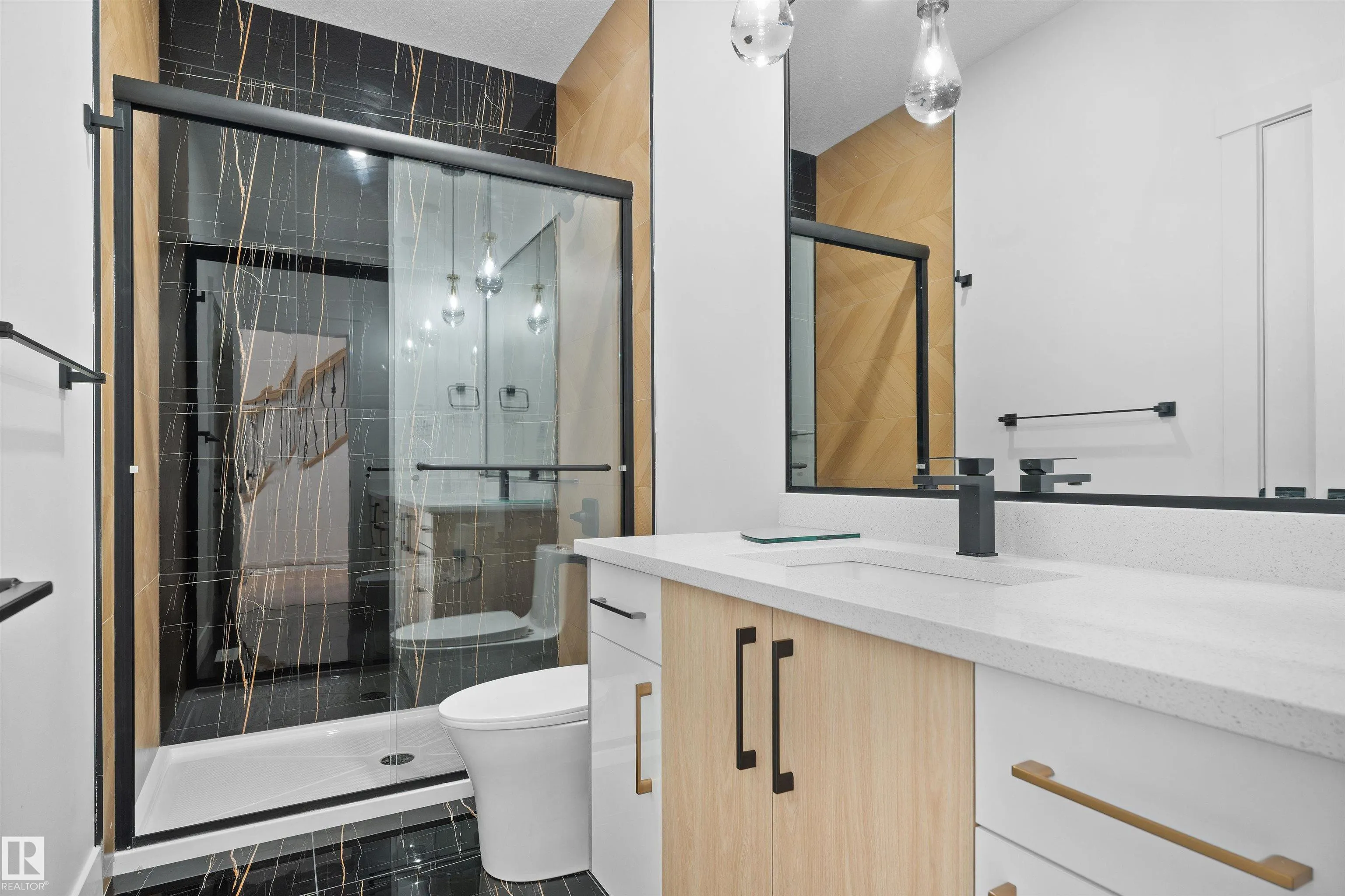 233 LINDEN Loop