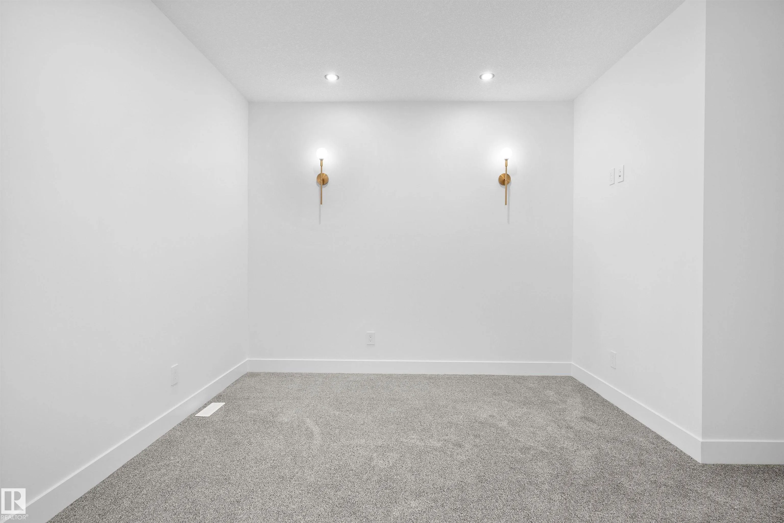 233 LINDEN Loop