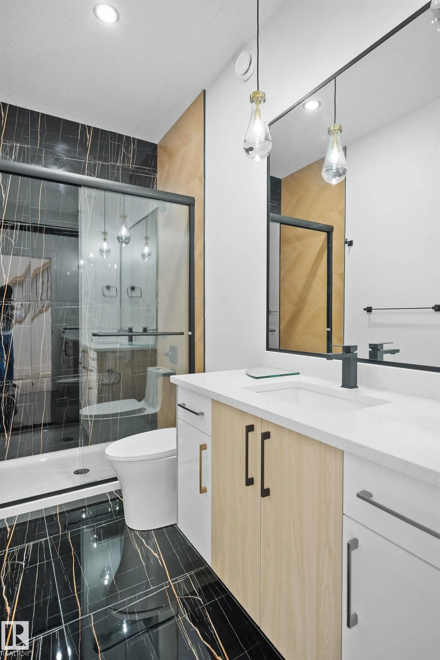 233 LINDEN Loop
