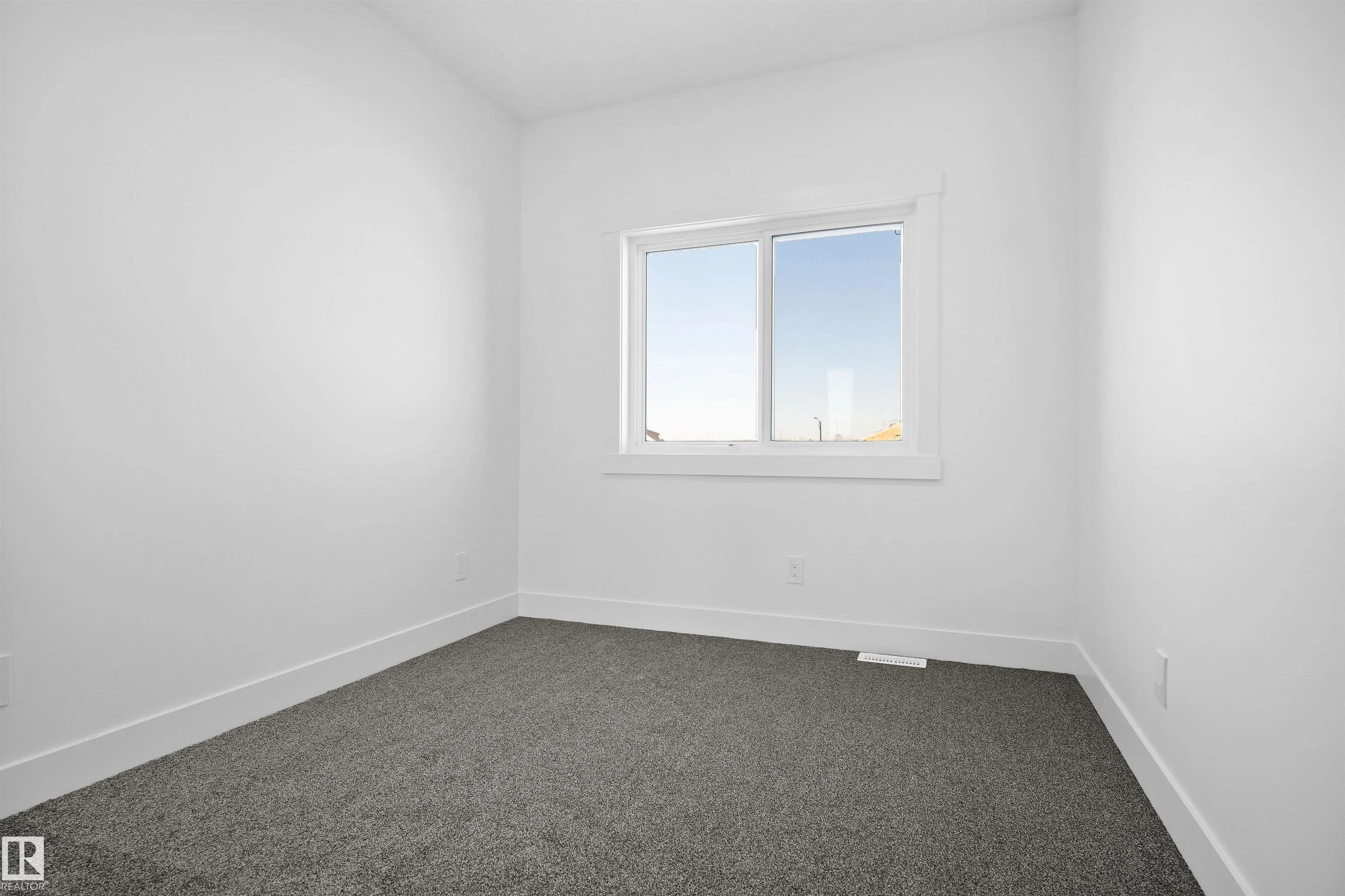 233 LINDEN Loop