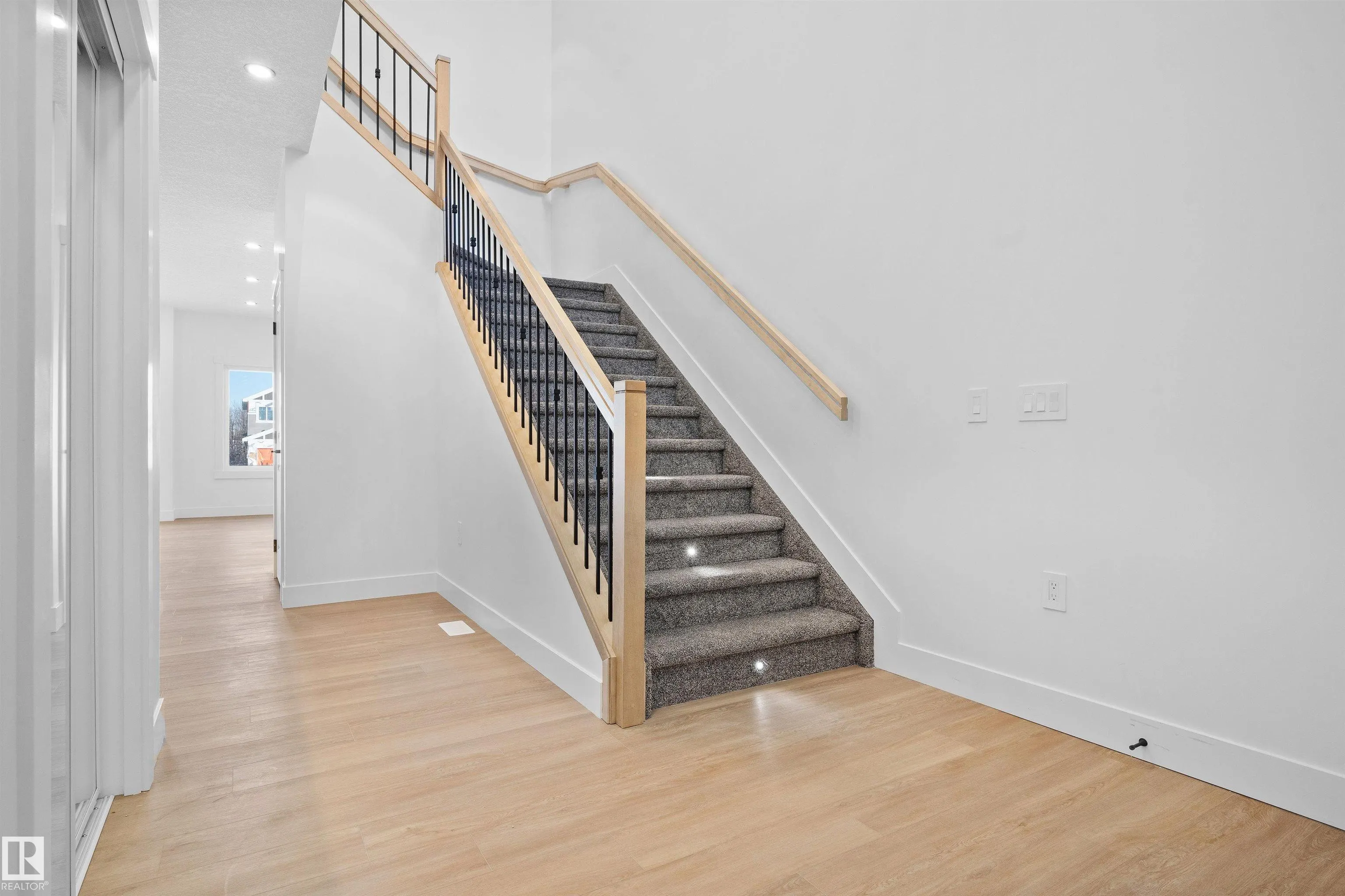 233 LINDEN Loop