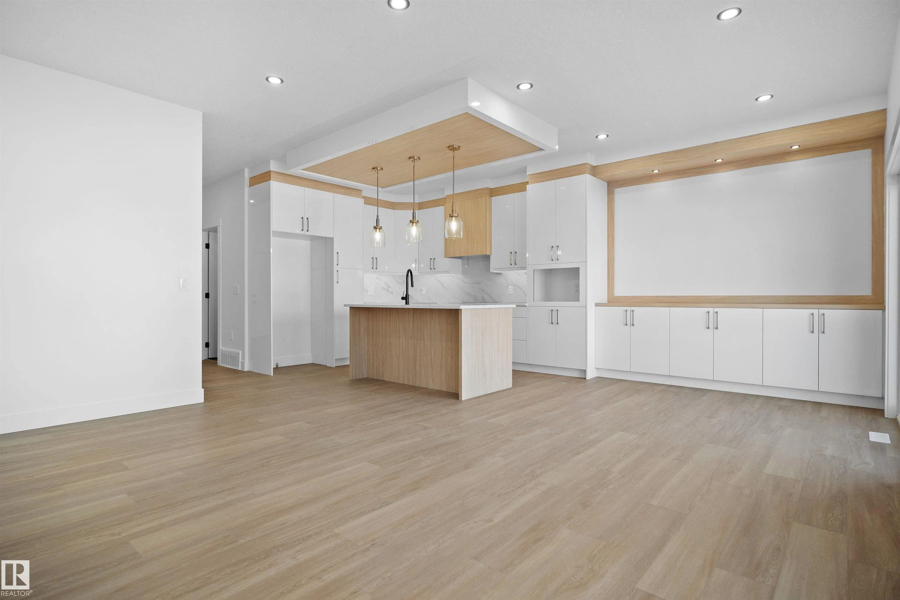 233 LINDEN Loop