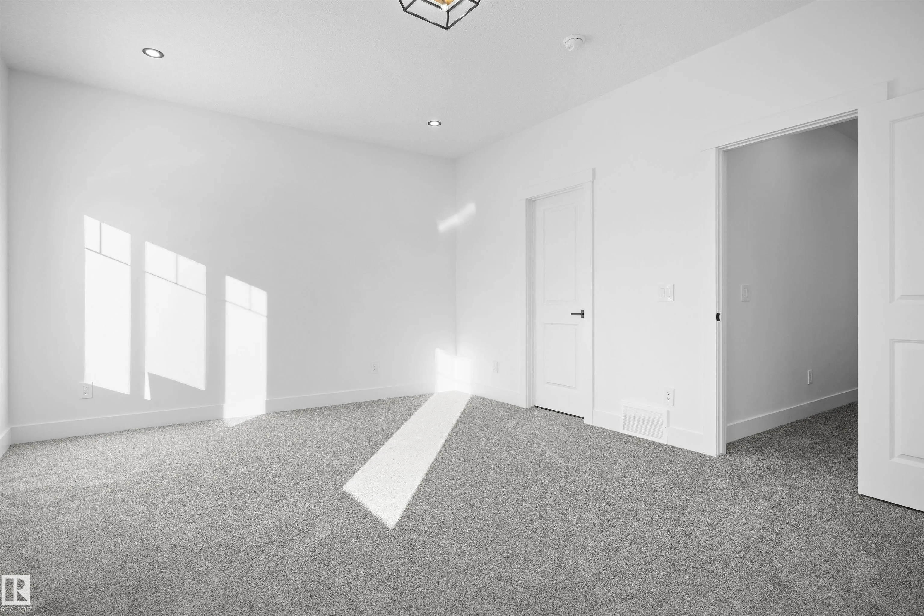 233 LINDEN Loop