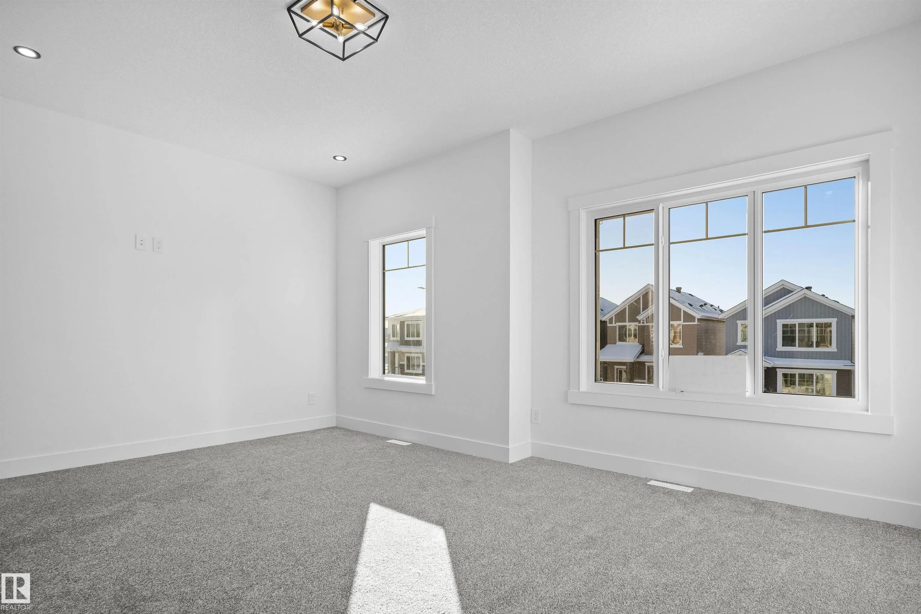 233 LINDEN Loop