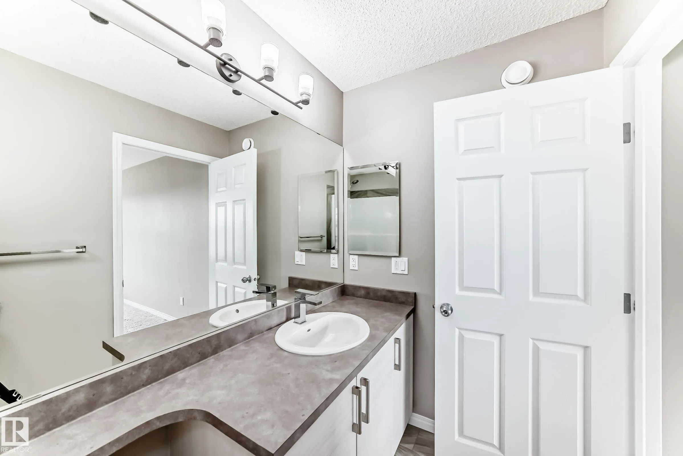 2271 PRICE Lane