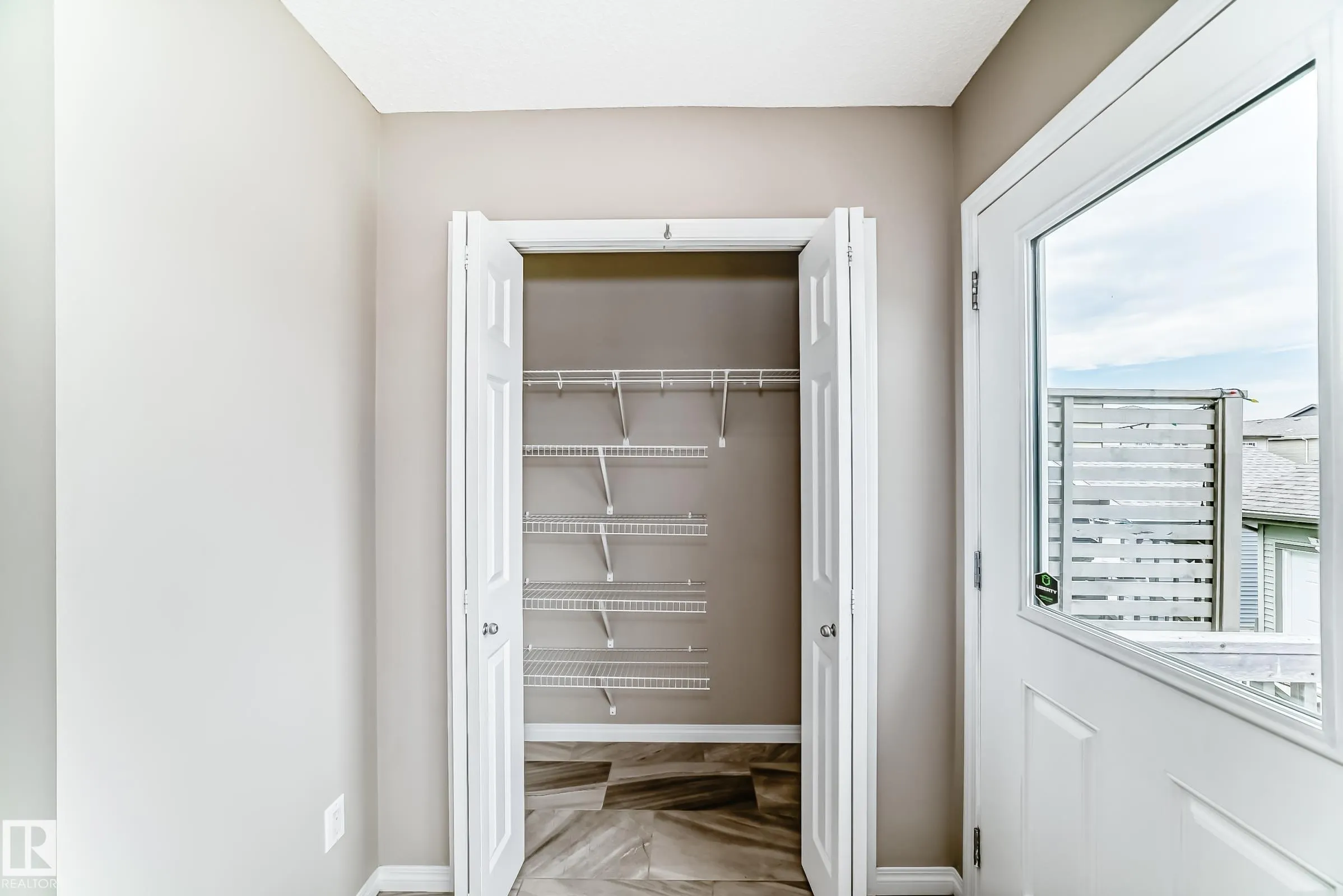 2271 PRICE Lane