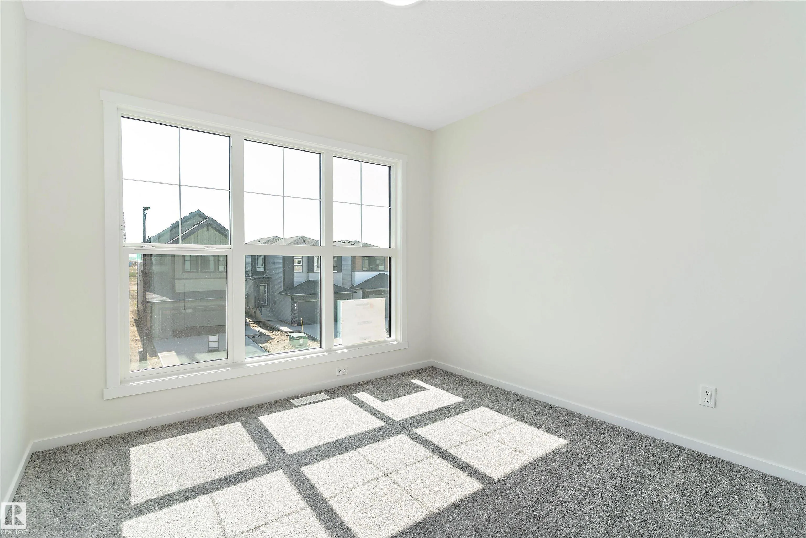 1113 Cristall Crescent
