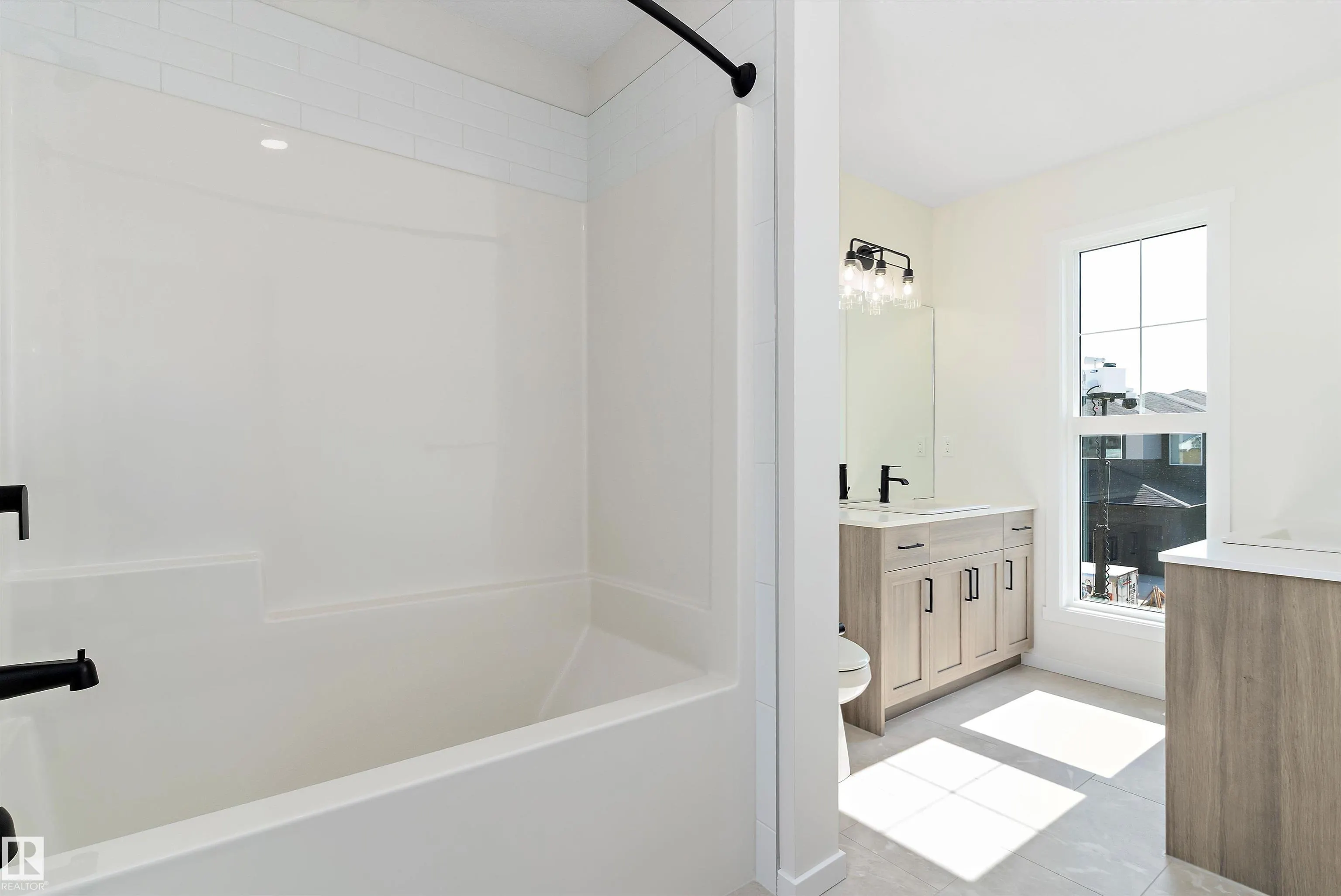 1113 Cristall Crescent