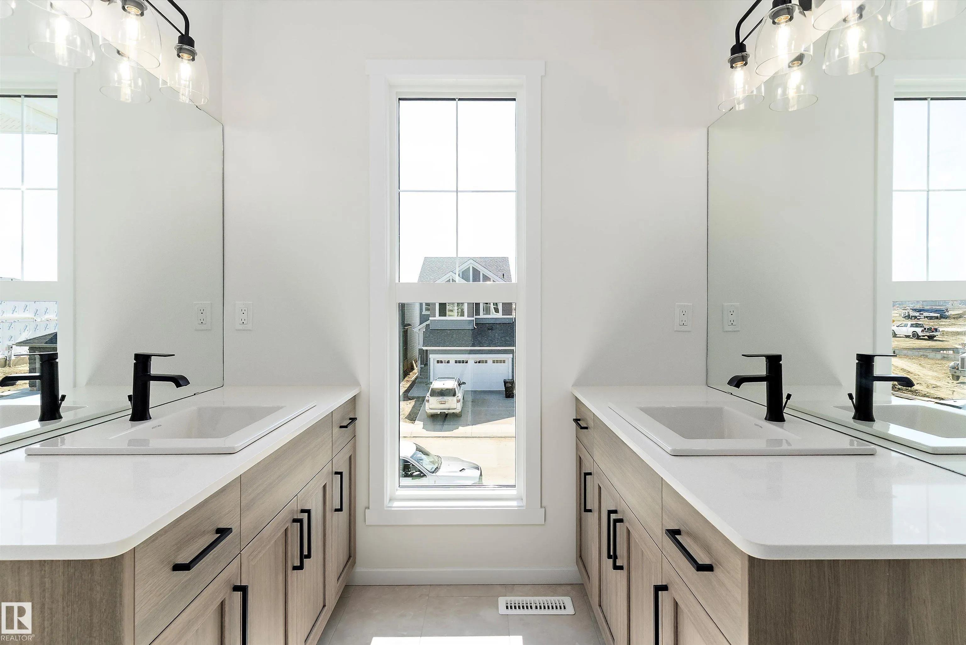 1113 Cristall Crescent