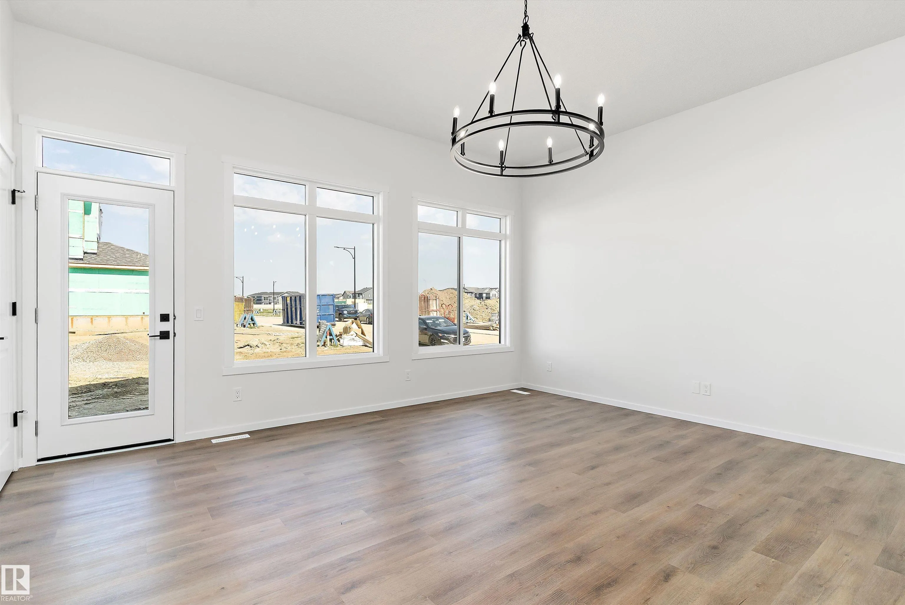 1113 Cristall Crescent
