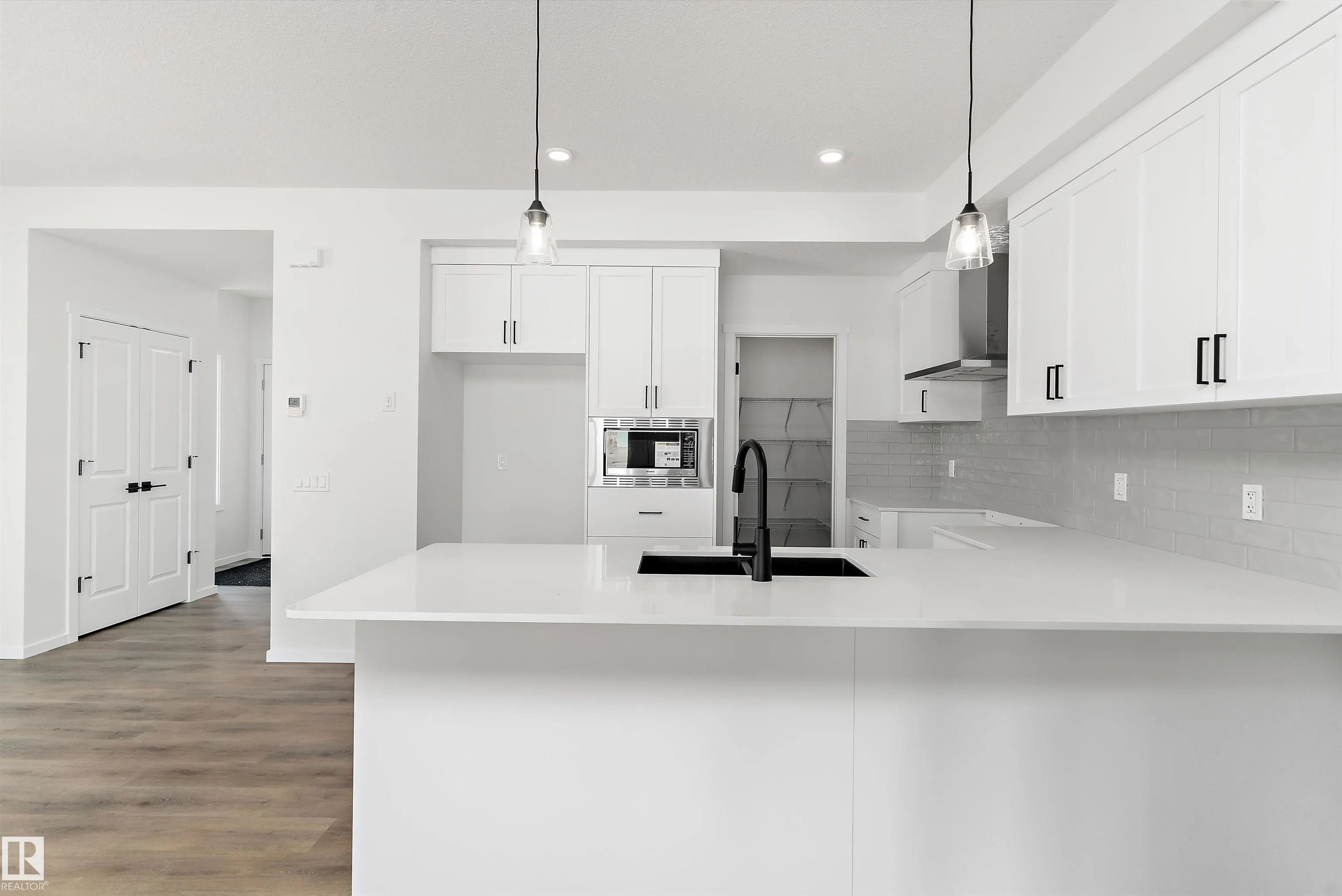 1113 Cristall Crescent