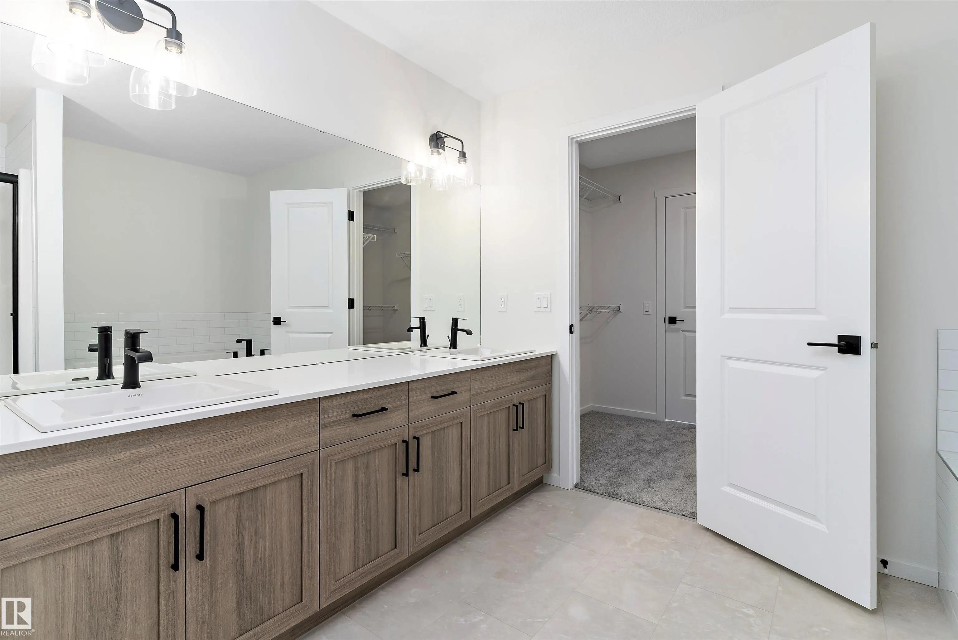 1113 Cristall Crescent