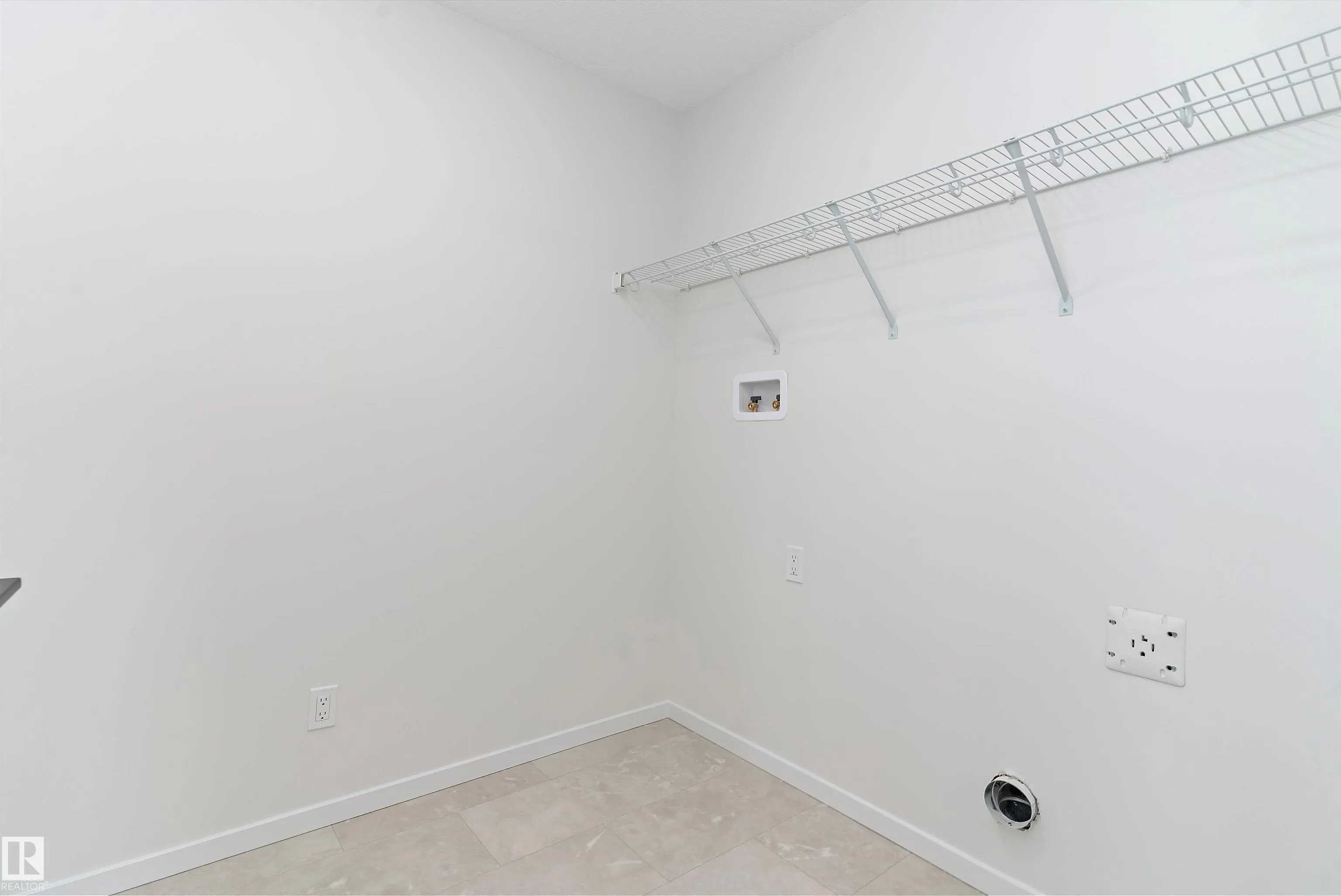 1113 Cristall Crescent