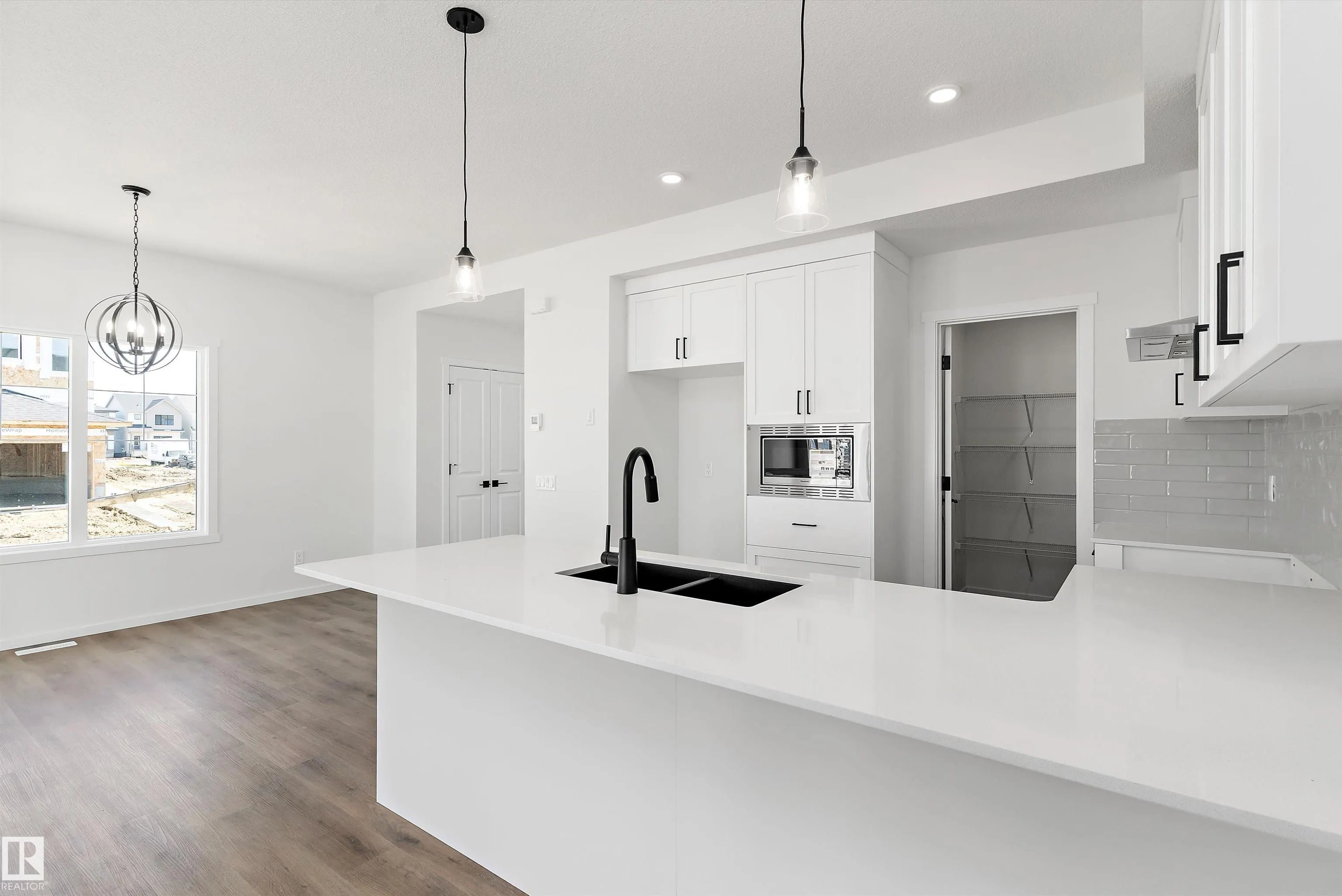 1113 Cristall Crescent