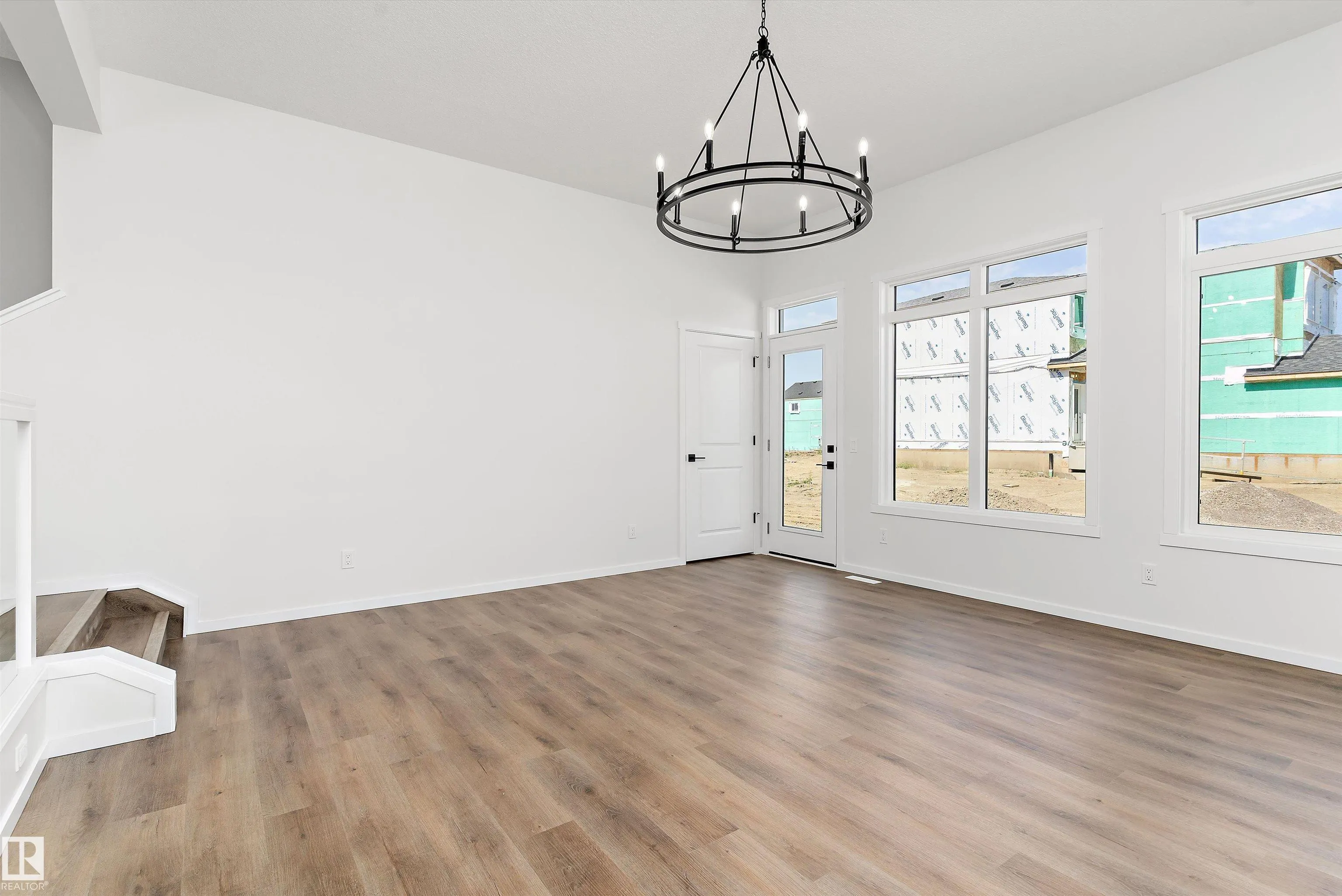1113 Cristall Crescent
