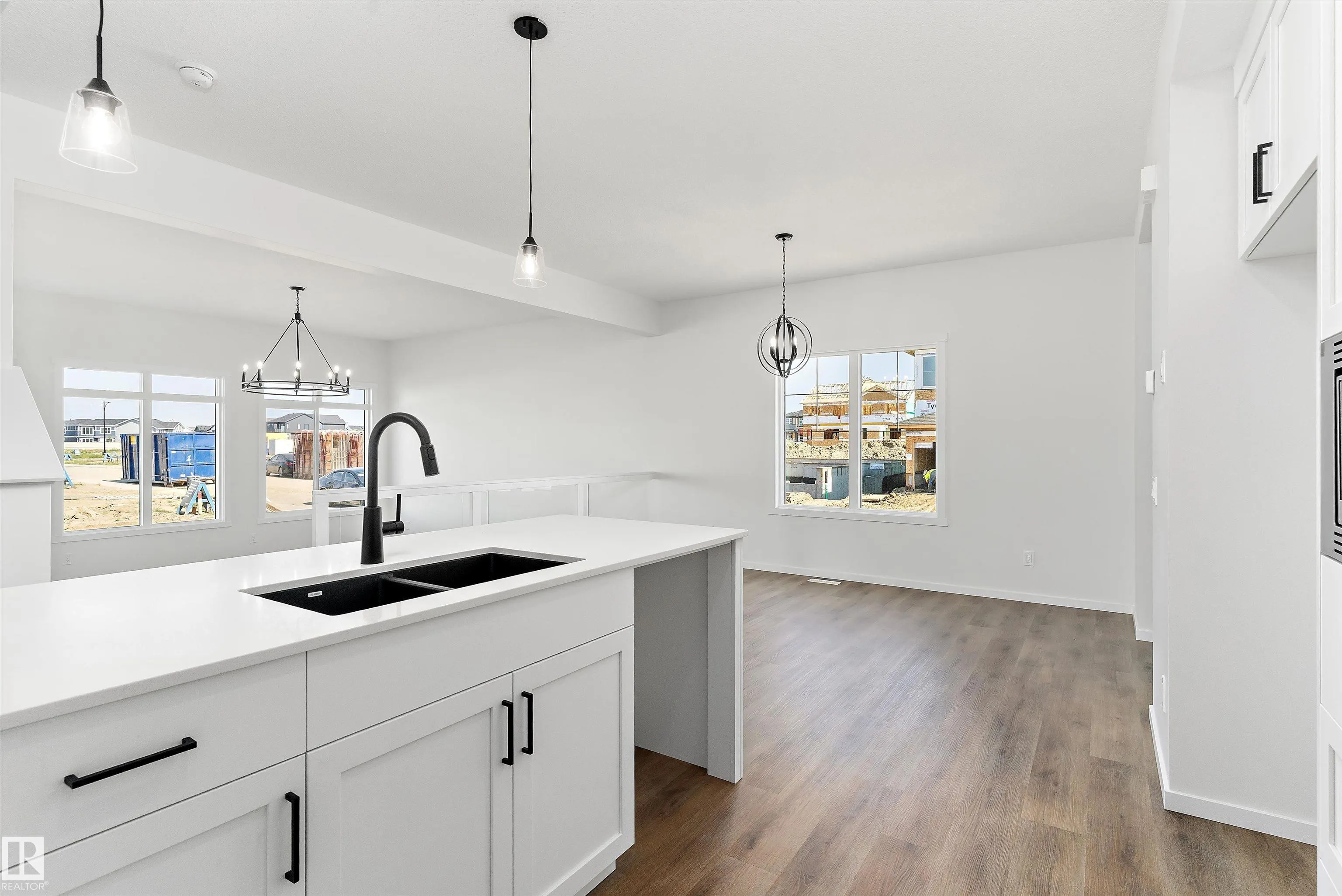 1113 Cristall Crescent