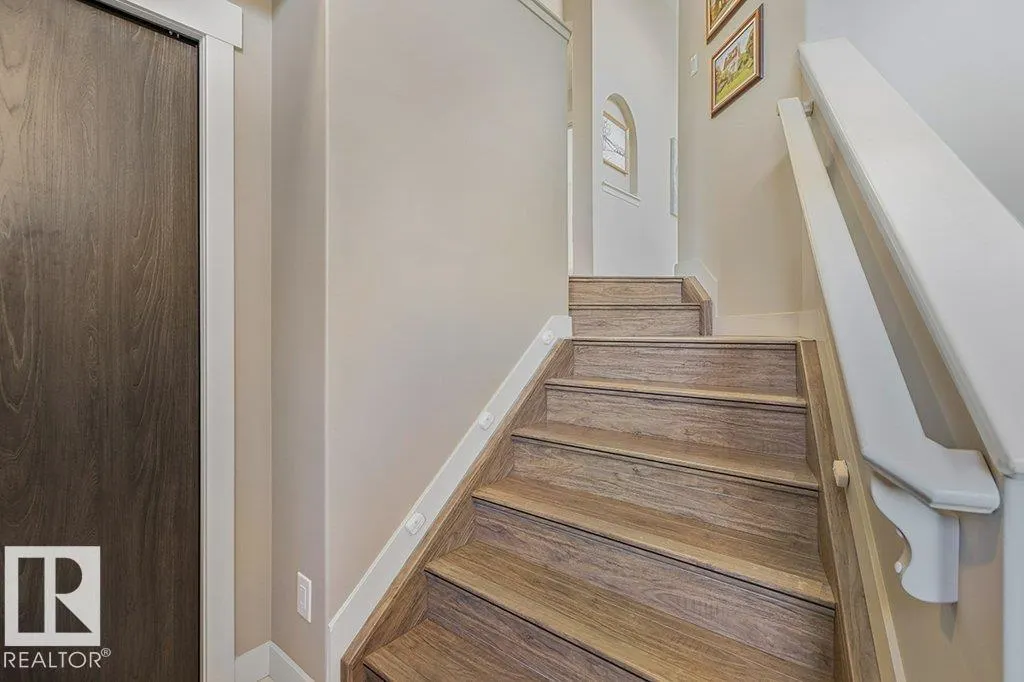 19 HILLDOWNS Drive
