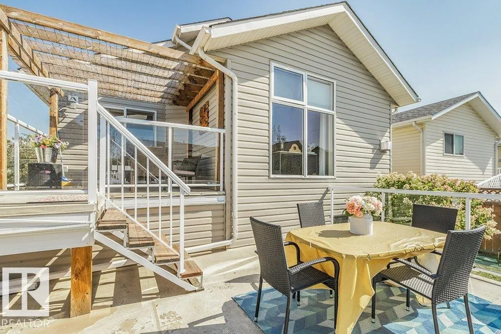 19 HILLDOWNS Drive