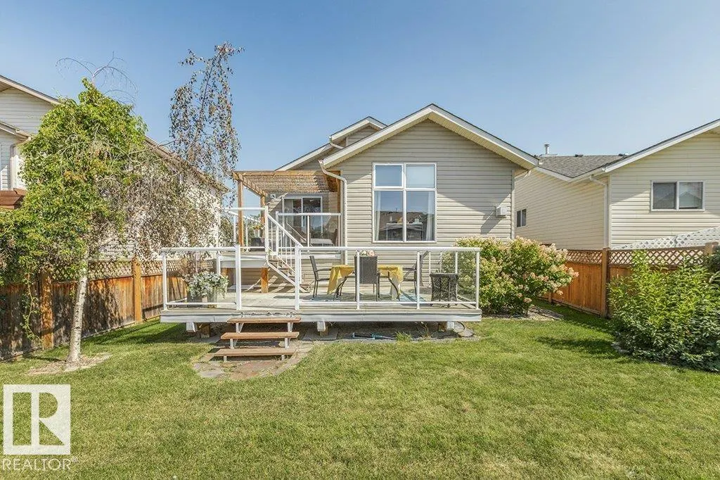 19 HILLDOWNS Drive