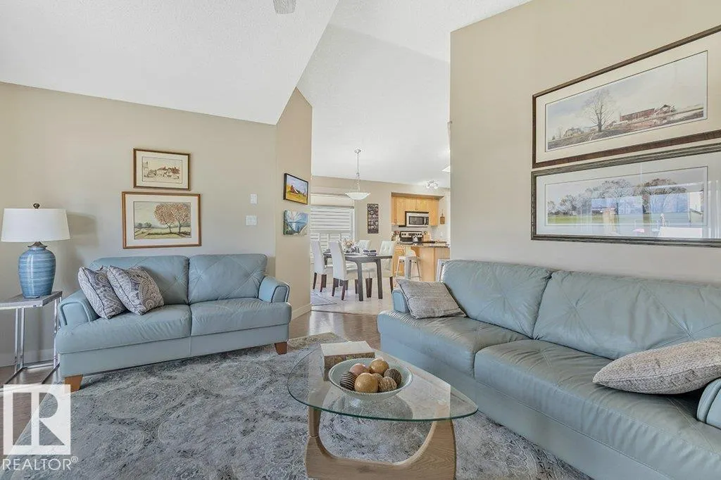 19 HILLDOWNS Drive