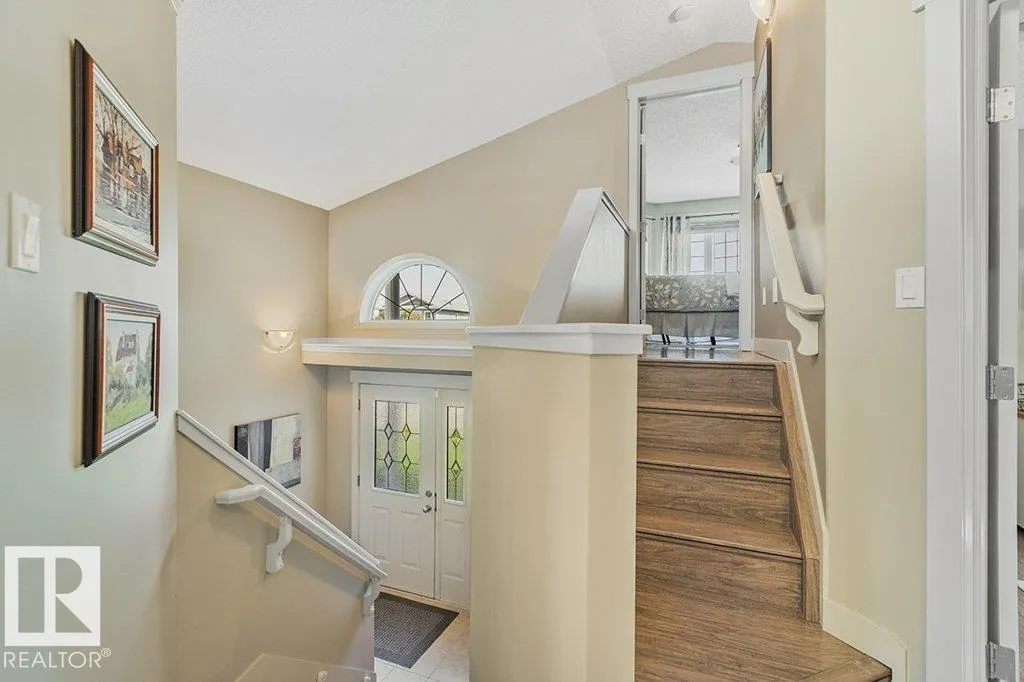 19 HILLDOWNS Drive