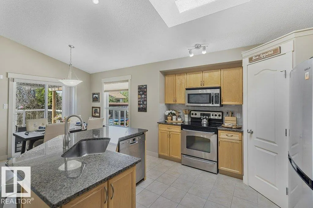19 HILLDOWNS Drive