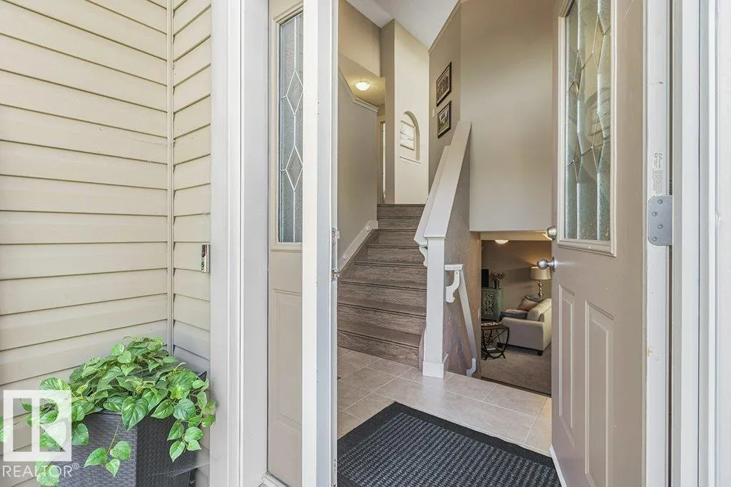 19 HILLDOWNS Drive