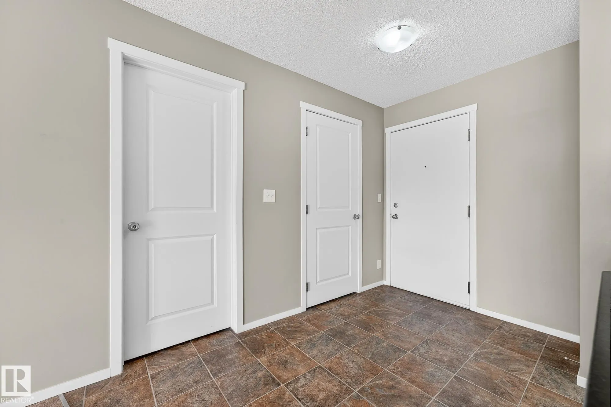5810 MULLEN Place
