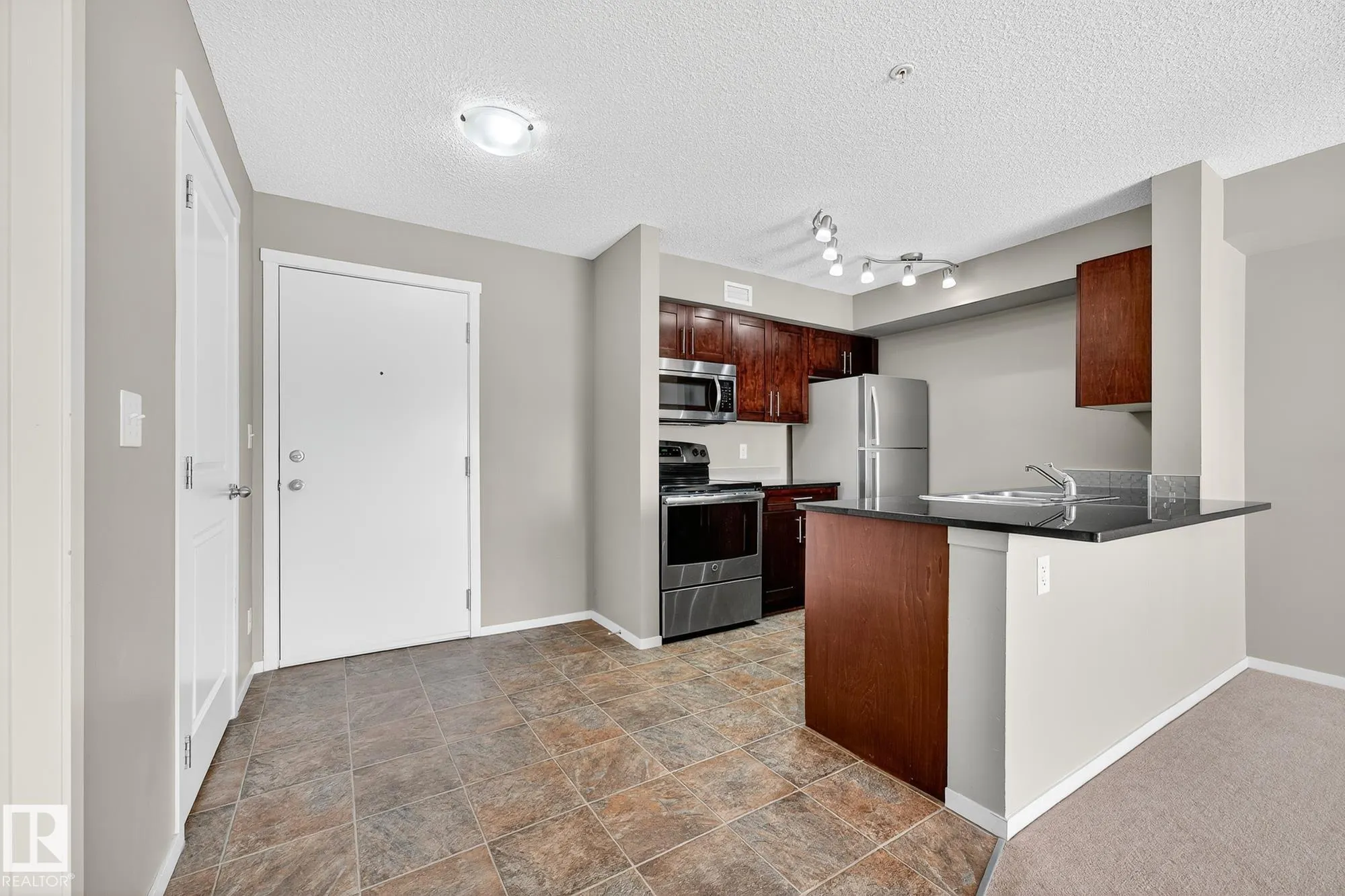 5810 MULLEN Place