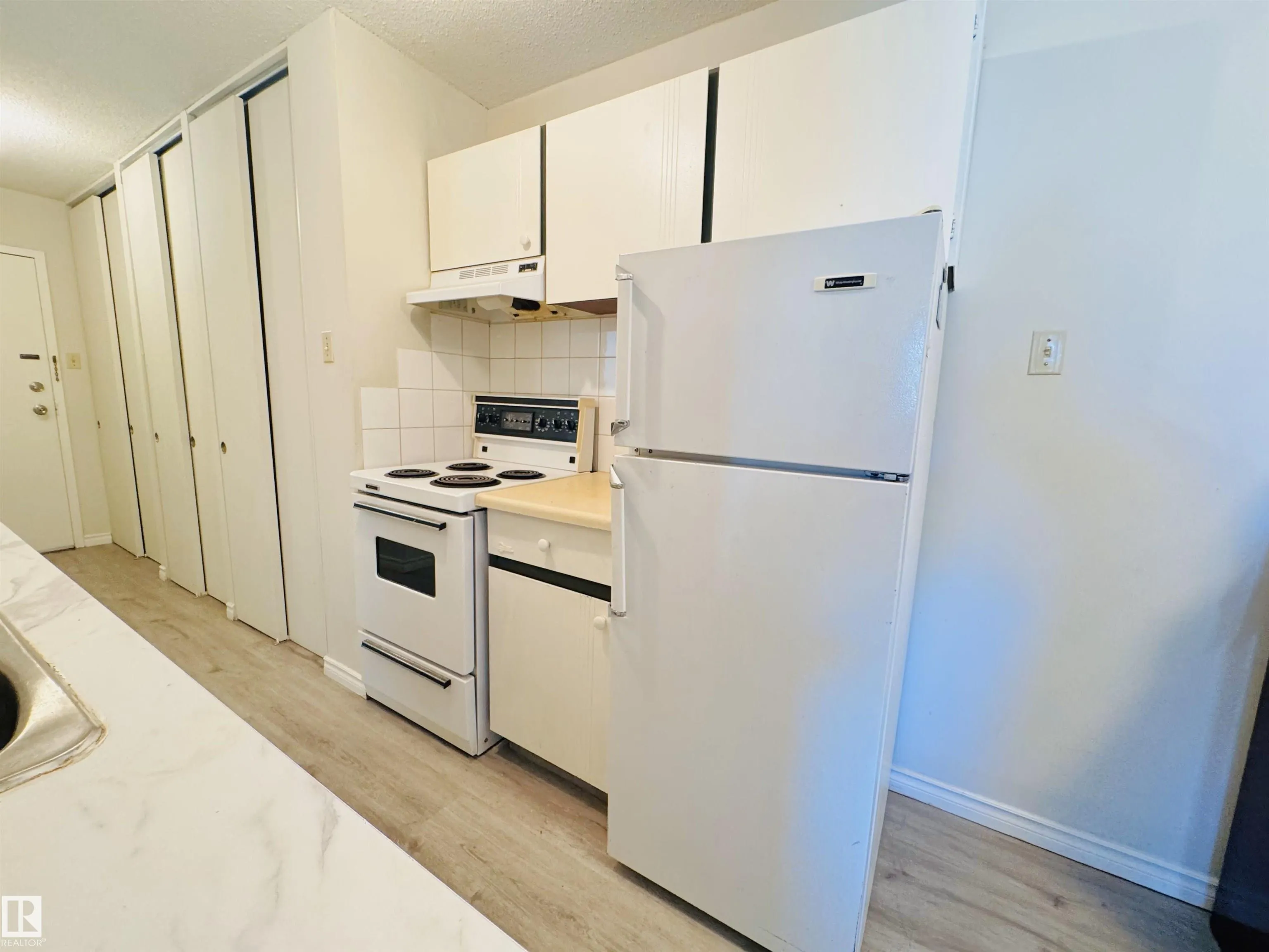 207 9028 JASPER Avenue
