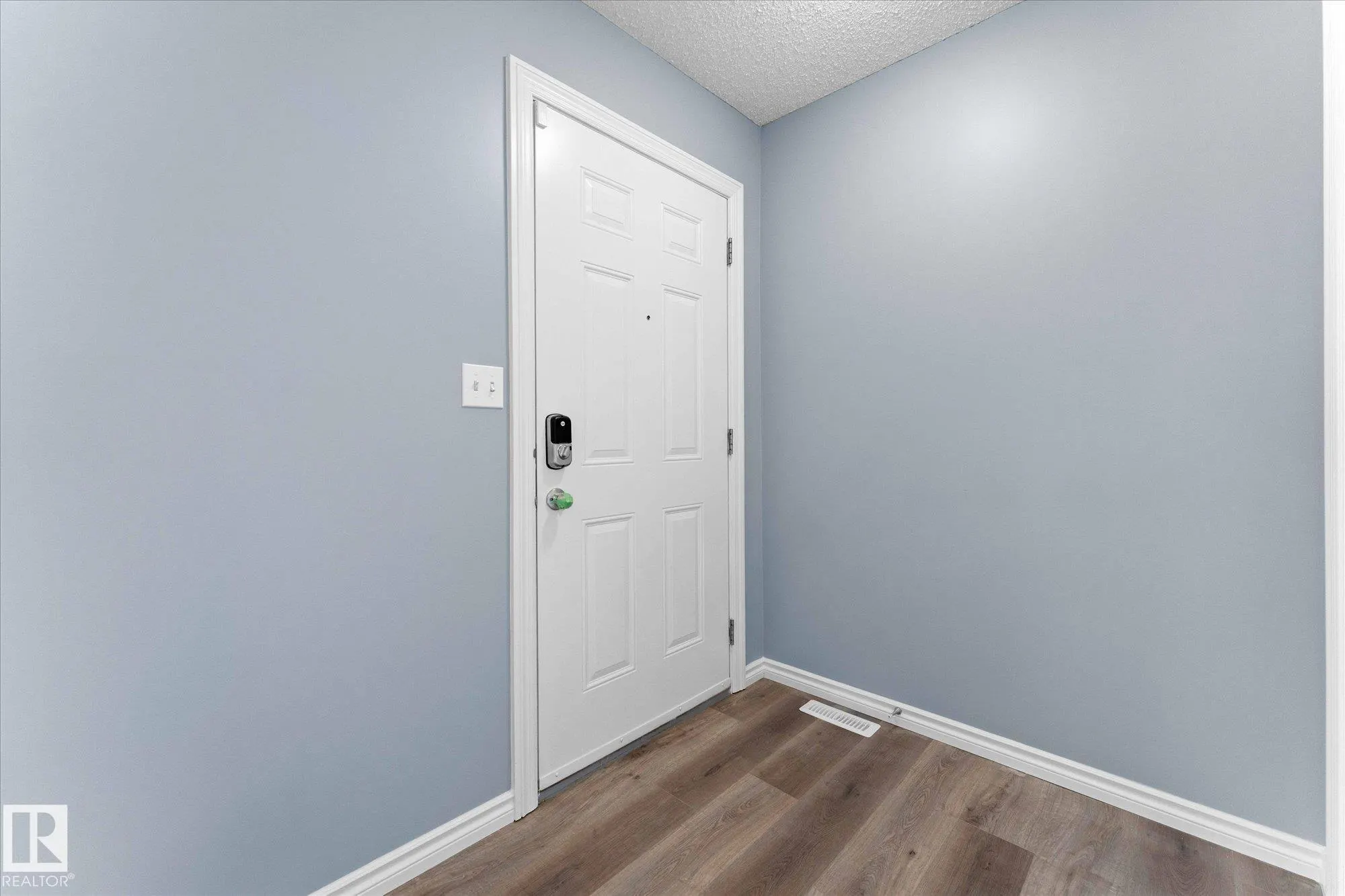1404 HERMITAGE Road