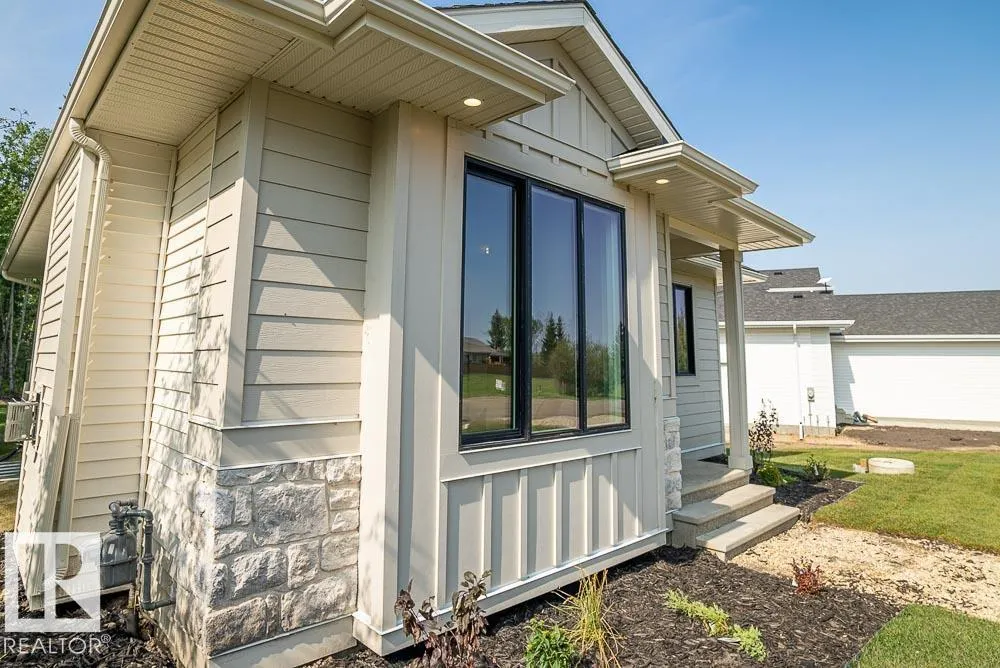 112 HERON POINT Close