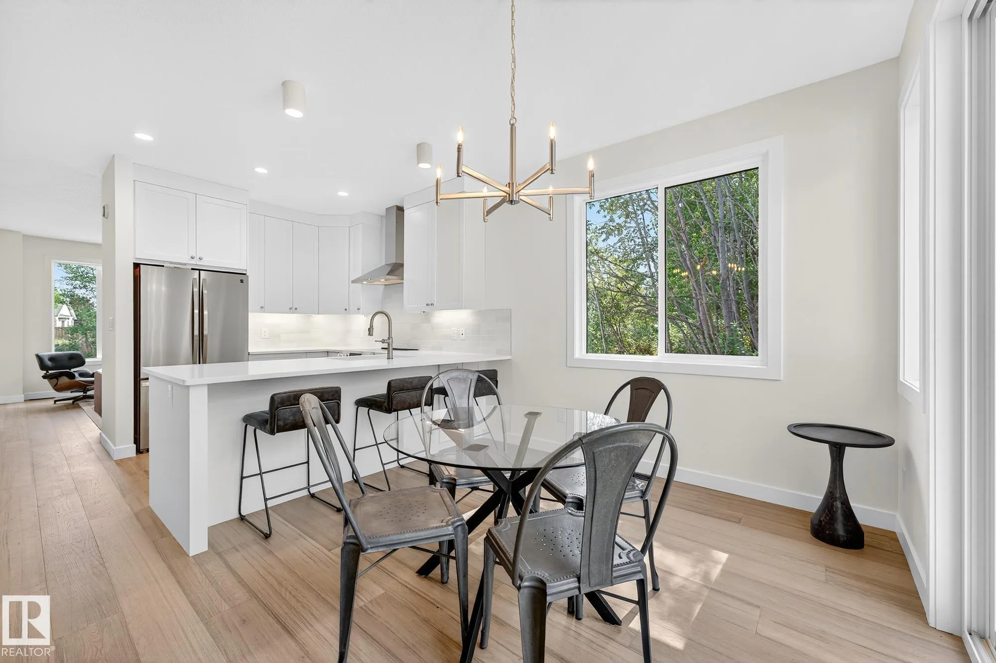 112 HERON POINT Close
