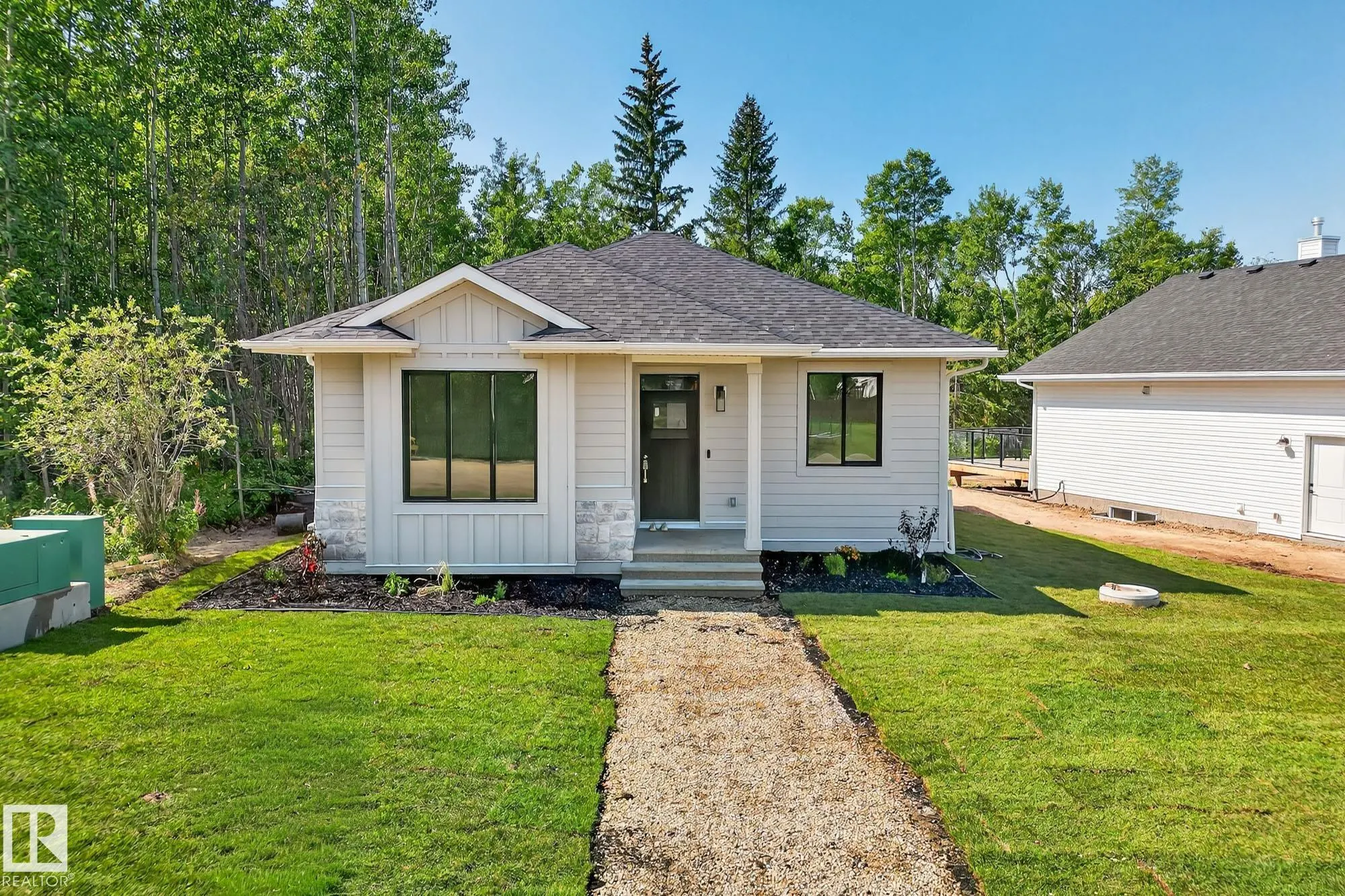 112 HERON POINT Close